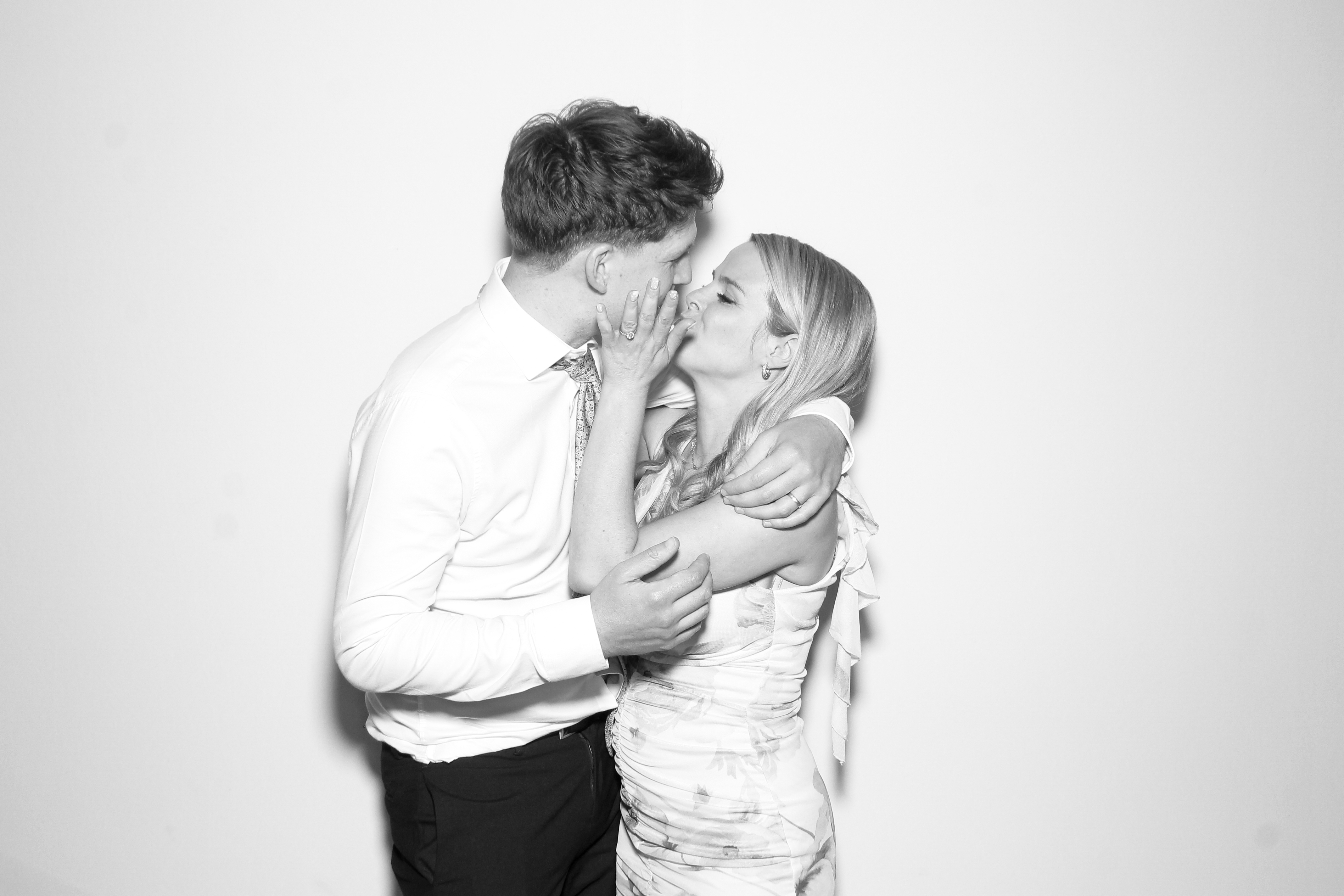 Roisin & Brendan | View more photos from the event at gallery.snapmagic.ie/u/SnapMagic/Roisin-Brendan