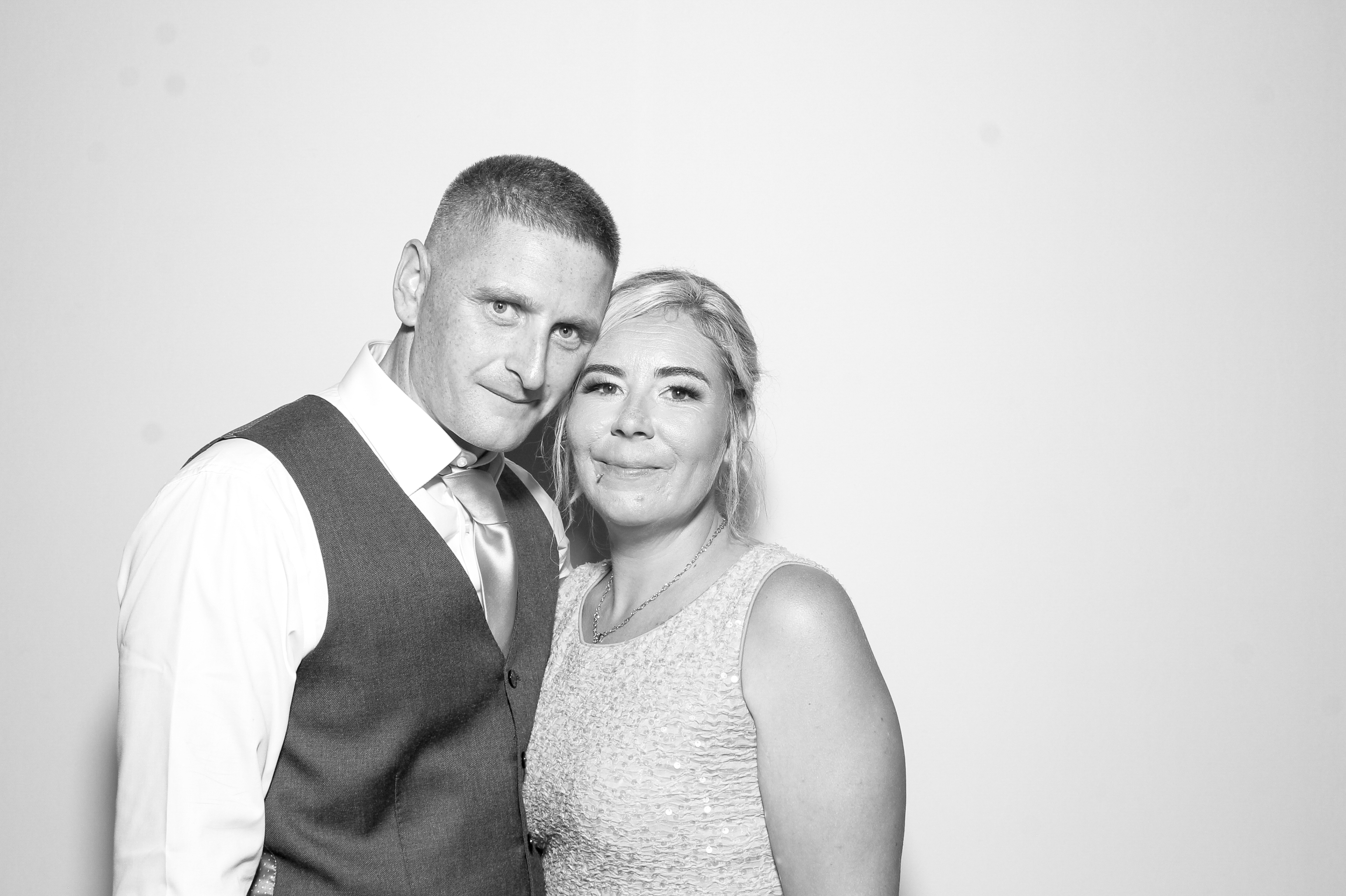 Sarah & Danny | View more photos from the event at gallery.snapmagic.ie/u/SnapMagic/Sarah-Danny
