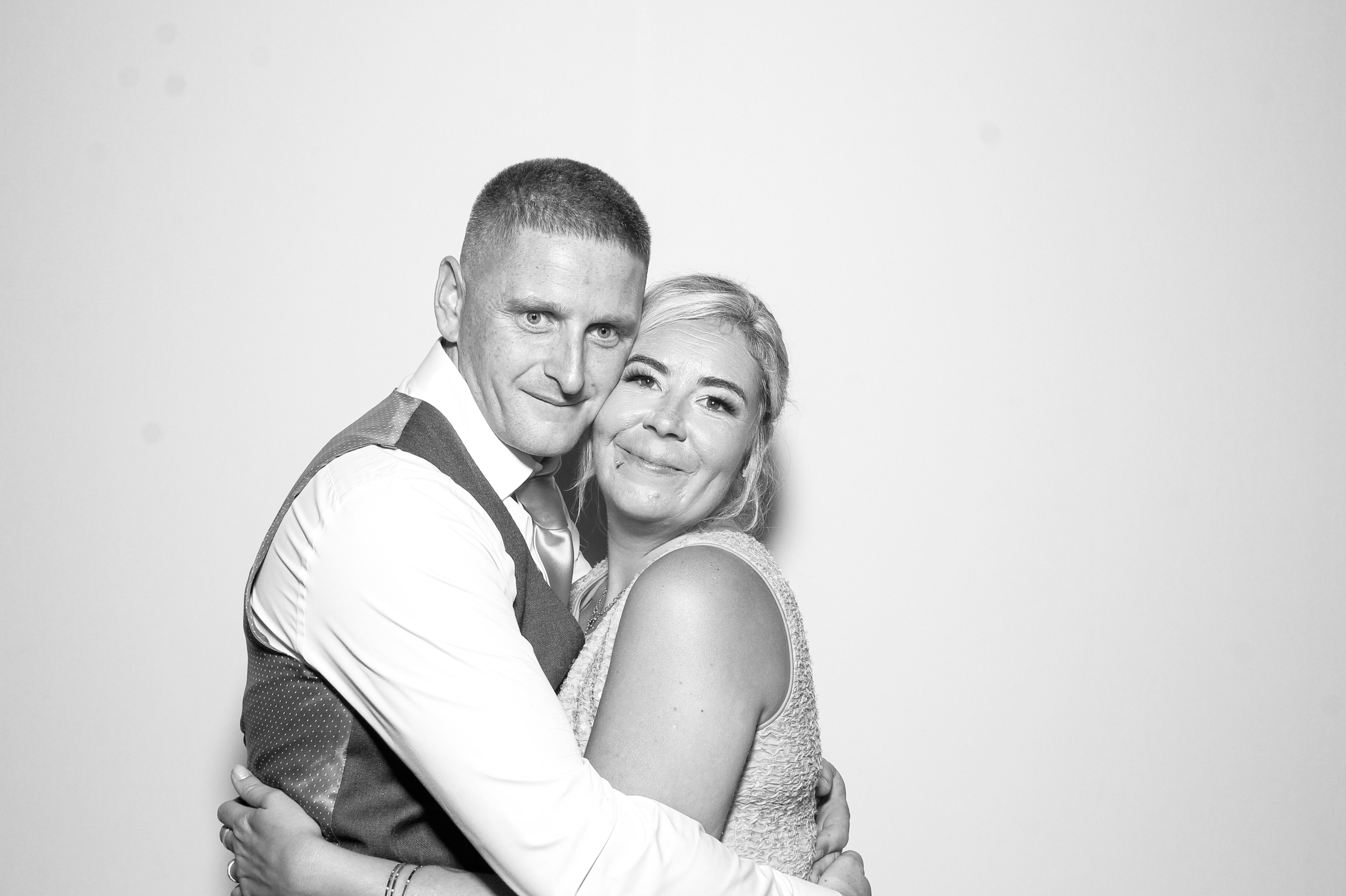 Sarah & Danny | View more photos from the event at gallery.snapmagic.ie/u/SnapMagic/Sarah-Danny