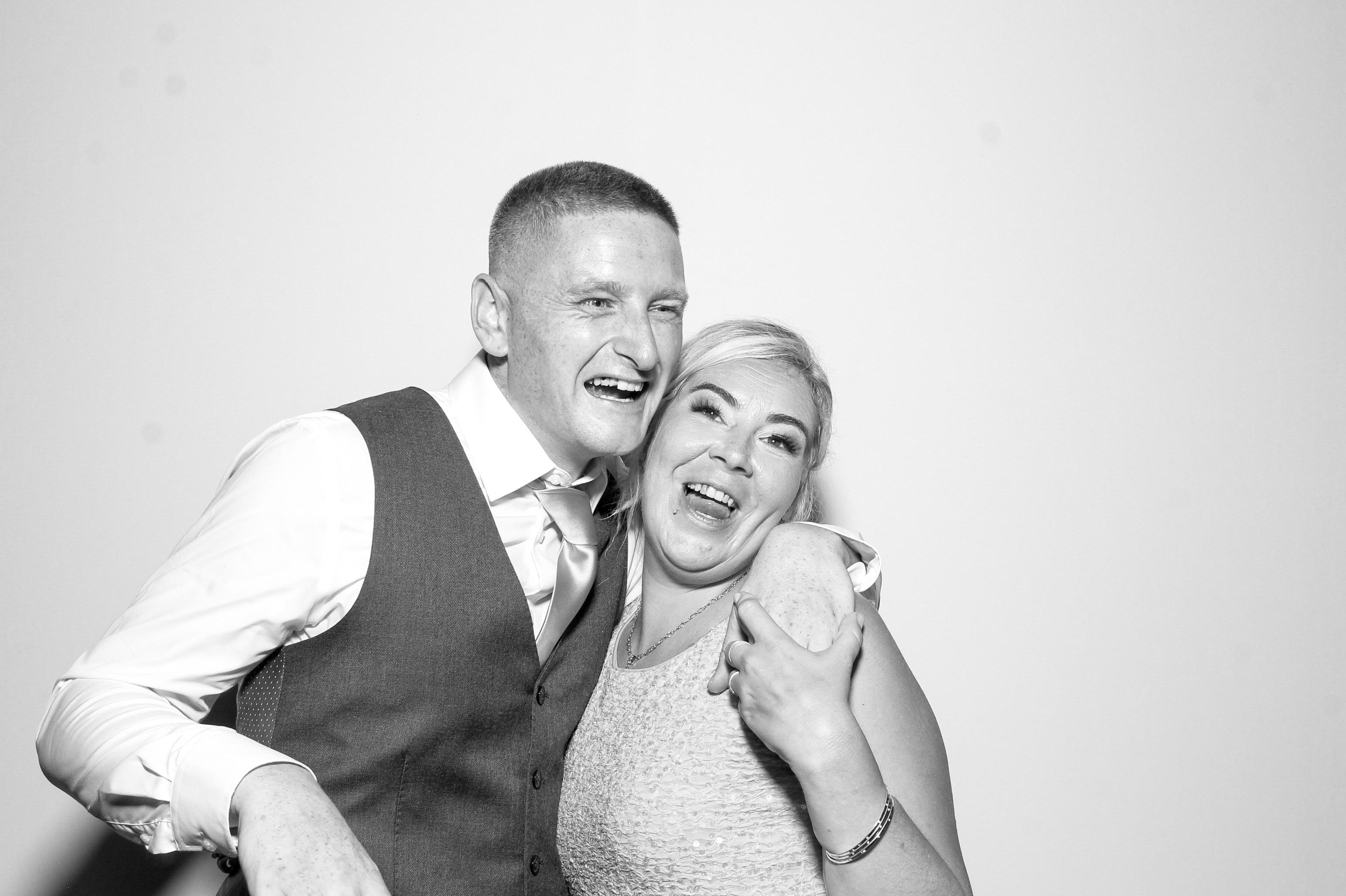 Sarah & Danny | View more photos from the event at gallery.snapmagic.ie/u/SnapMagic/Sarah-Danny