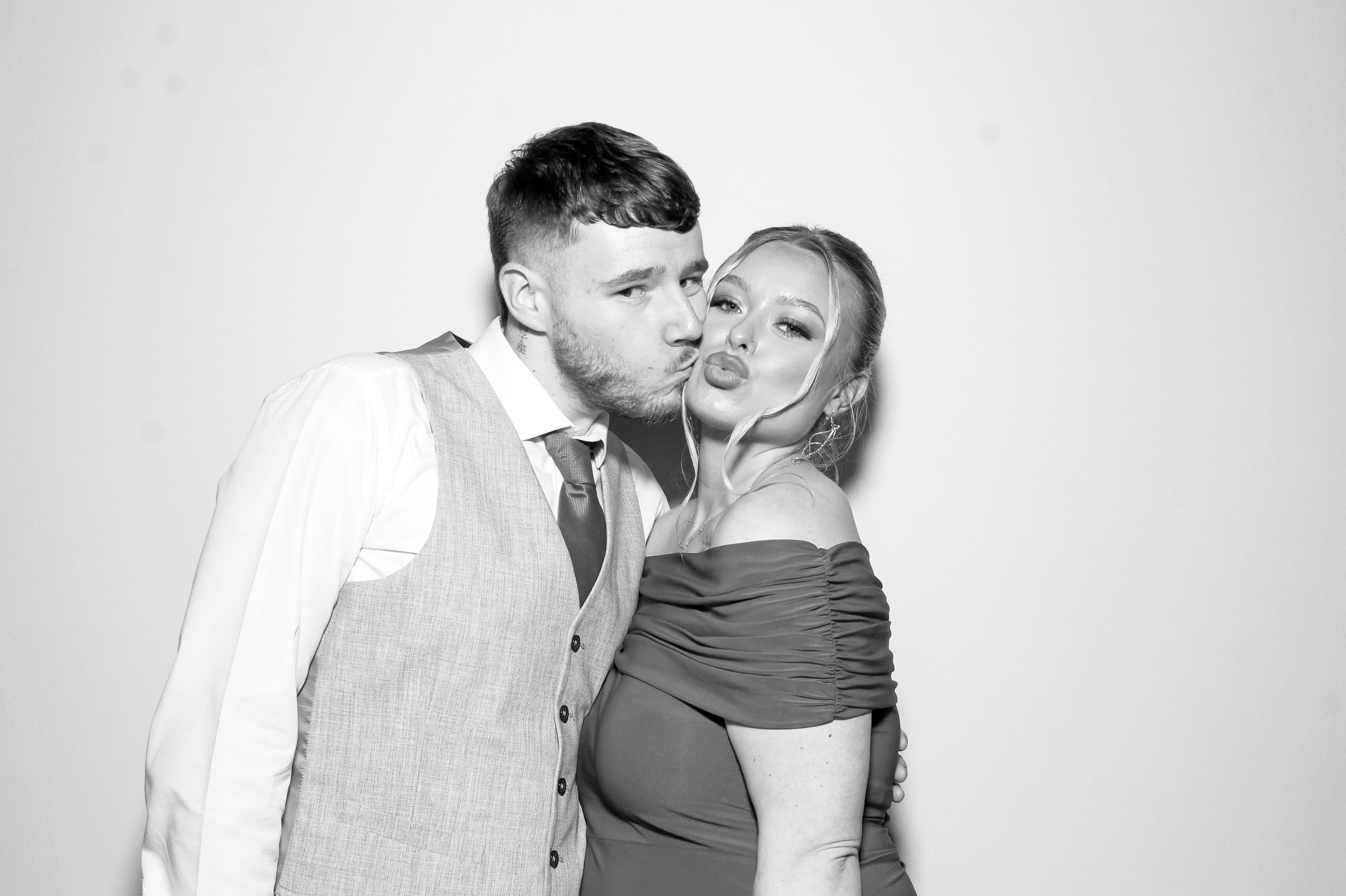 Sarah & Danny | View more photos from the event at gallery.snapmagic.ie/u/SnapMagic/Sarah-Danny