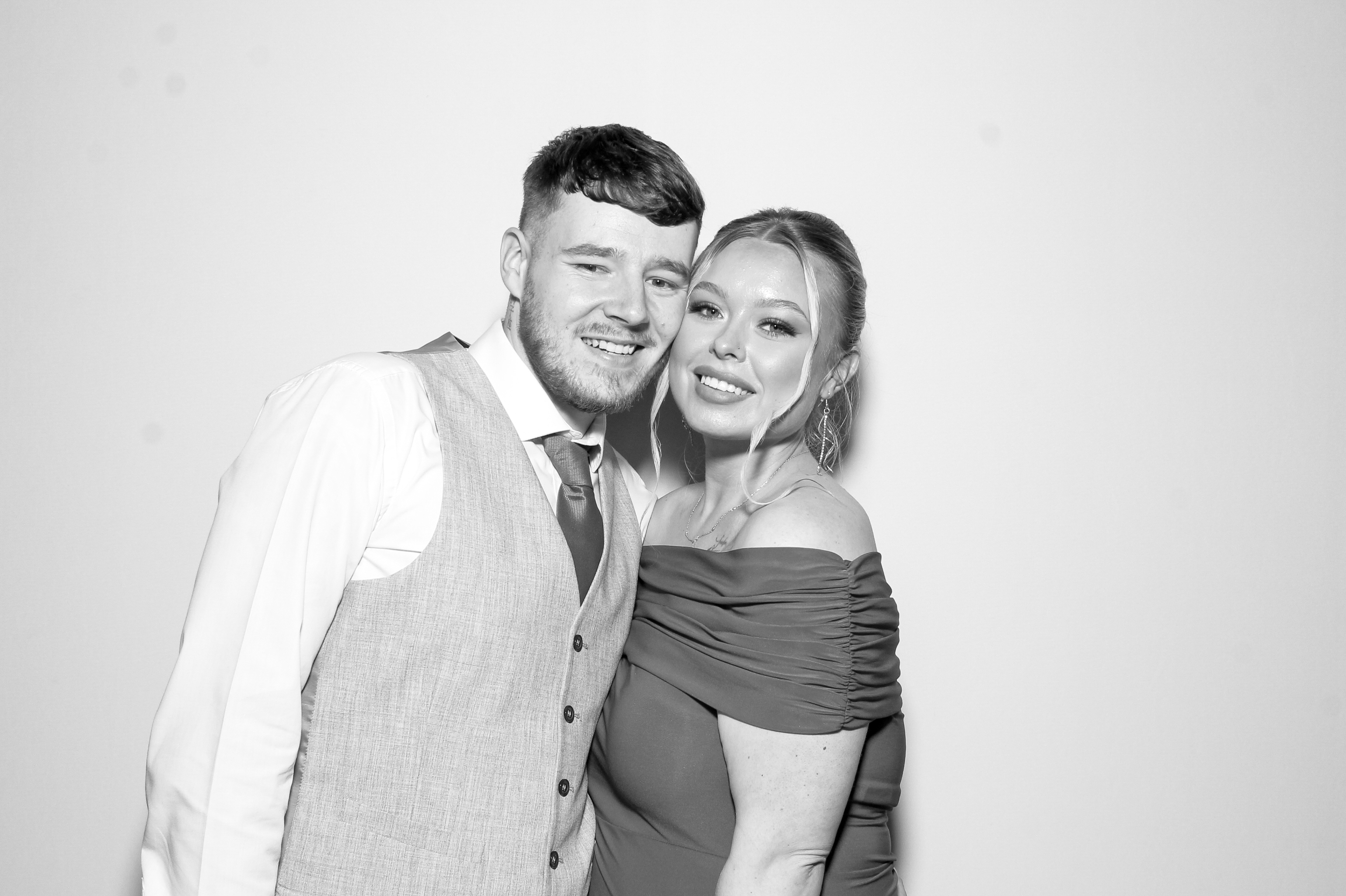 Sarah & Danny | View more photos from the event at gallery.snapmagic.ie/u/SnapMagic/Sarah-Danny
