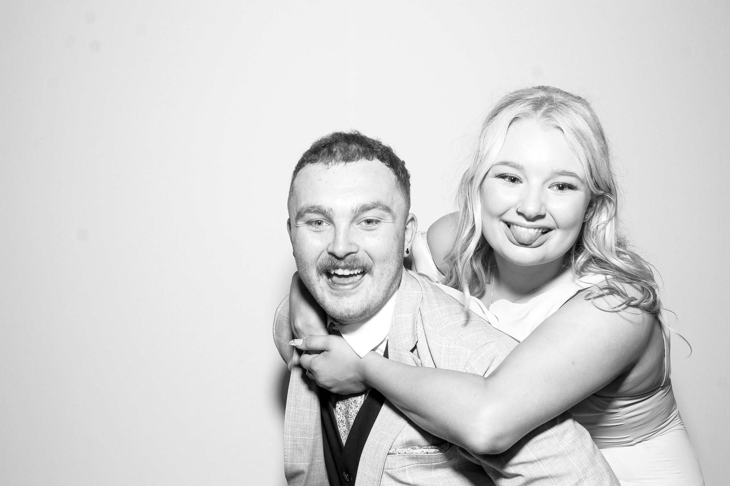 Sarah & Danny | View more photos from the event at gallery.snapmagic.ie/u/SnapMagic/Sarah-Danny