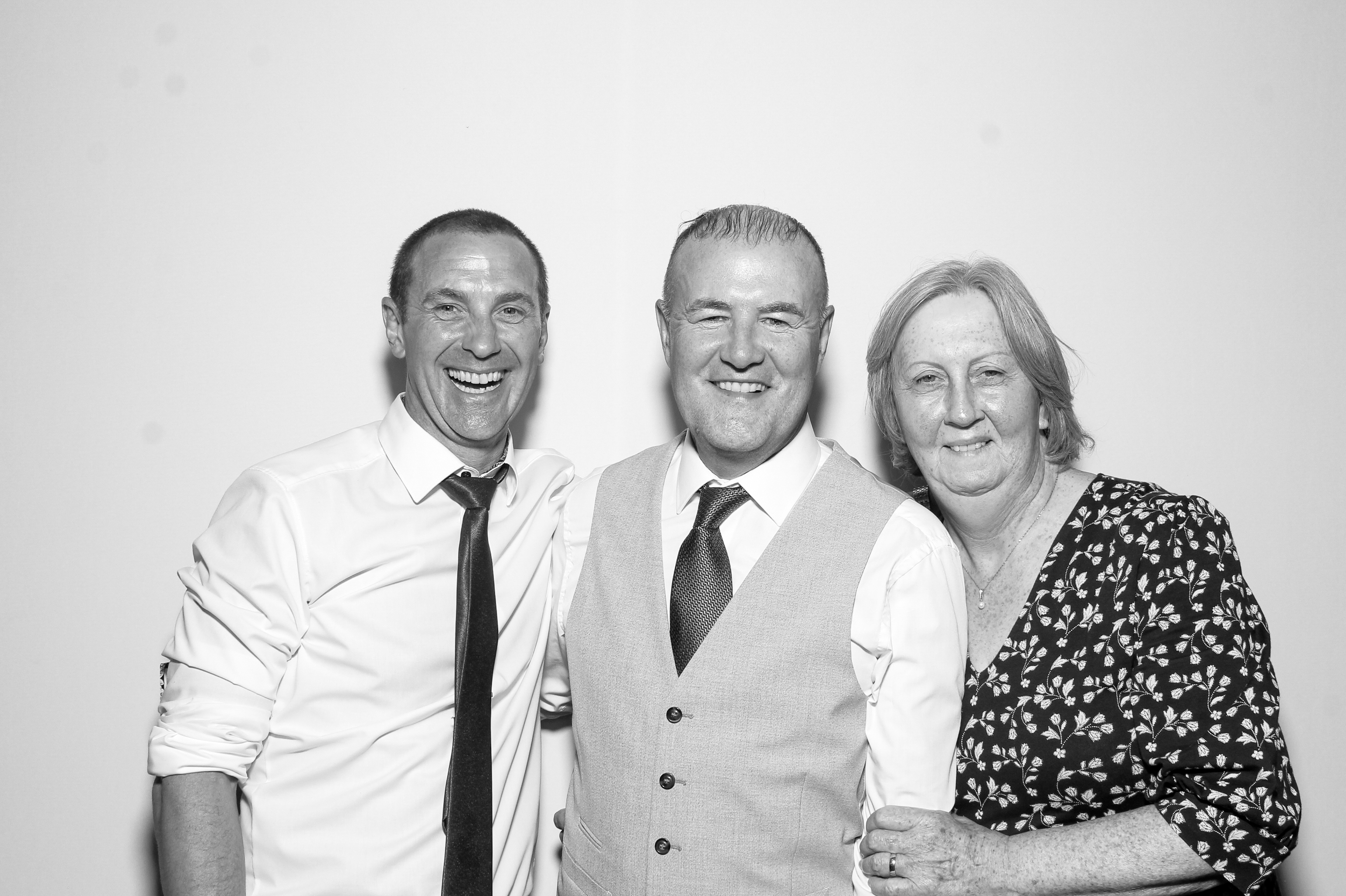 Sarah & Danny | View more photos from the event at gallery.snapmagic.ie/u/SnapMagic/Sarah-Danny