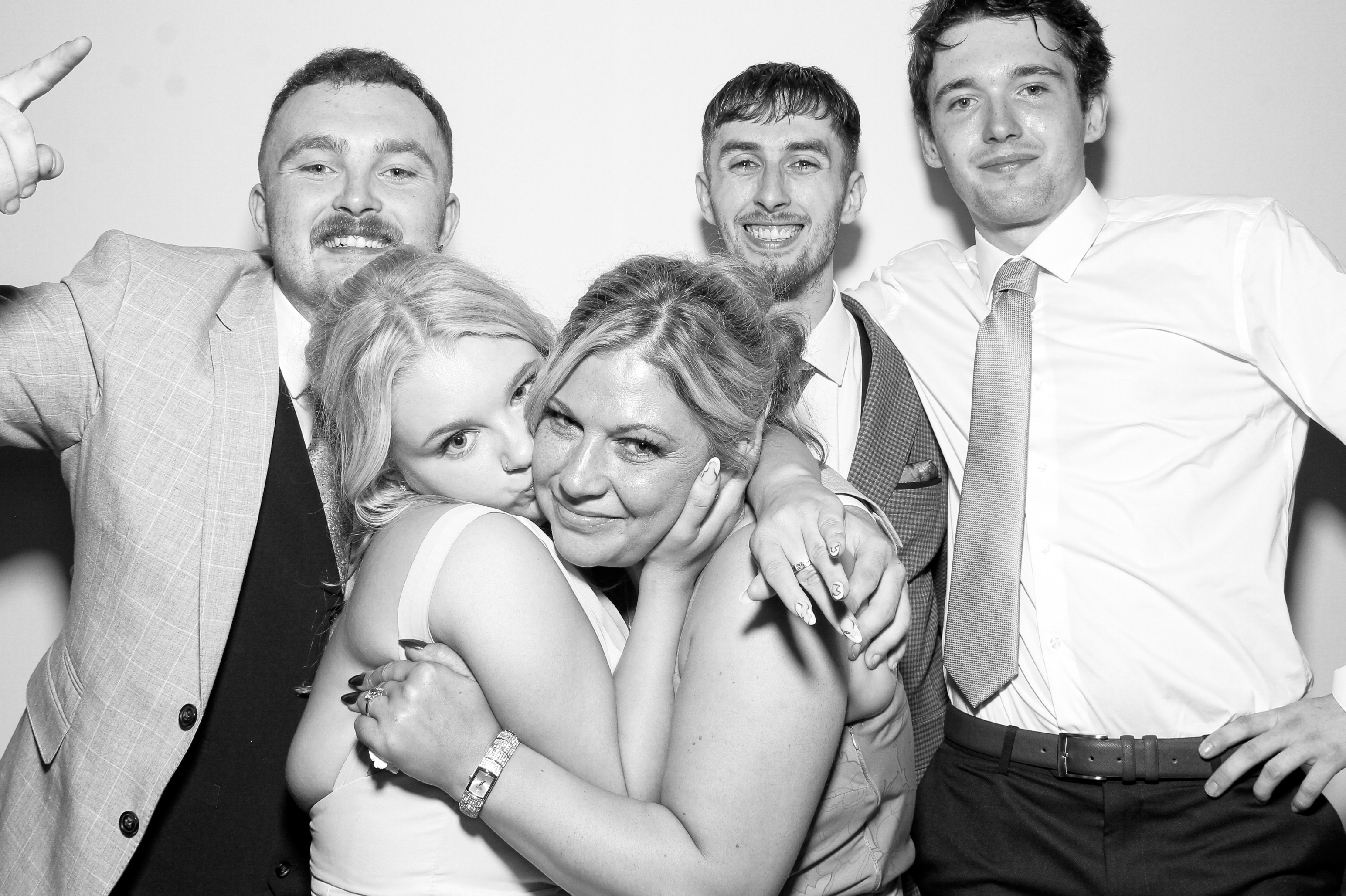 Sarah & Danny | View more photos from the event at gallery.snapmagic.ie/u/SnapMagic/Sarah-Danny