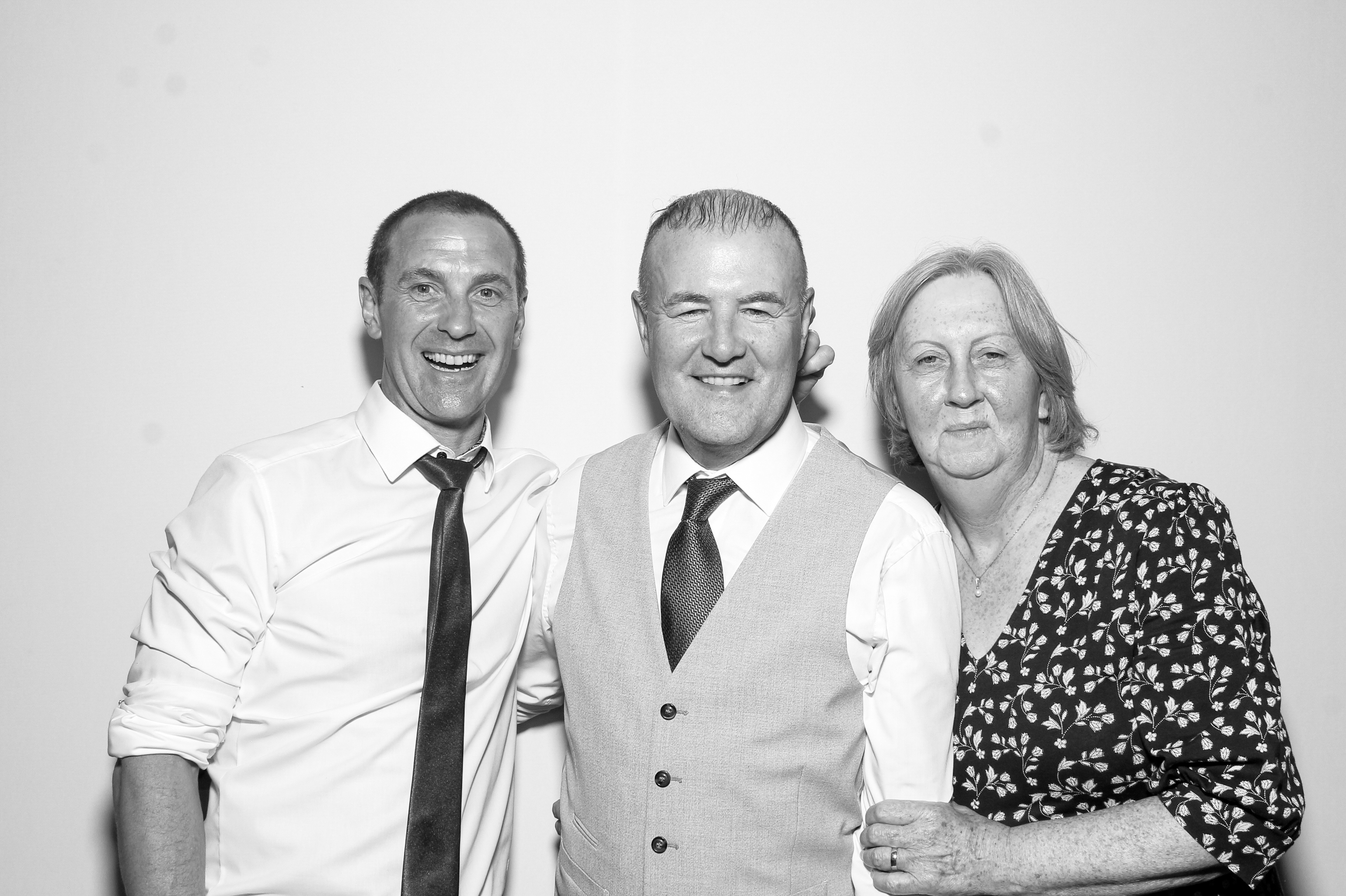 Sarah & Danny | View more photos from the event at gallery.snapmagic.ie/u/SnapMagic/Sarah-Danny