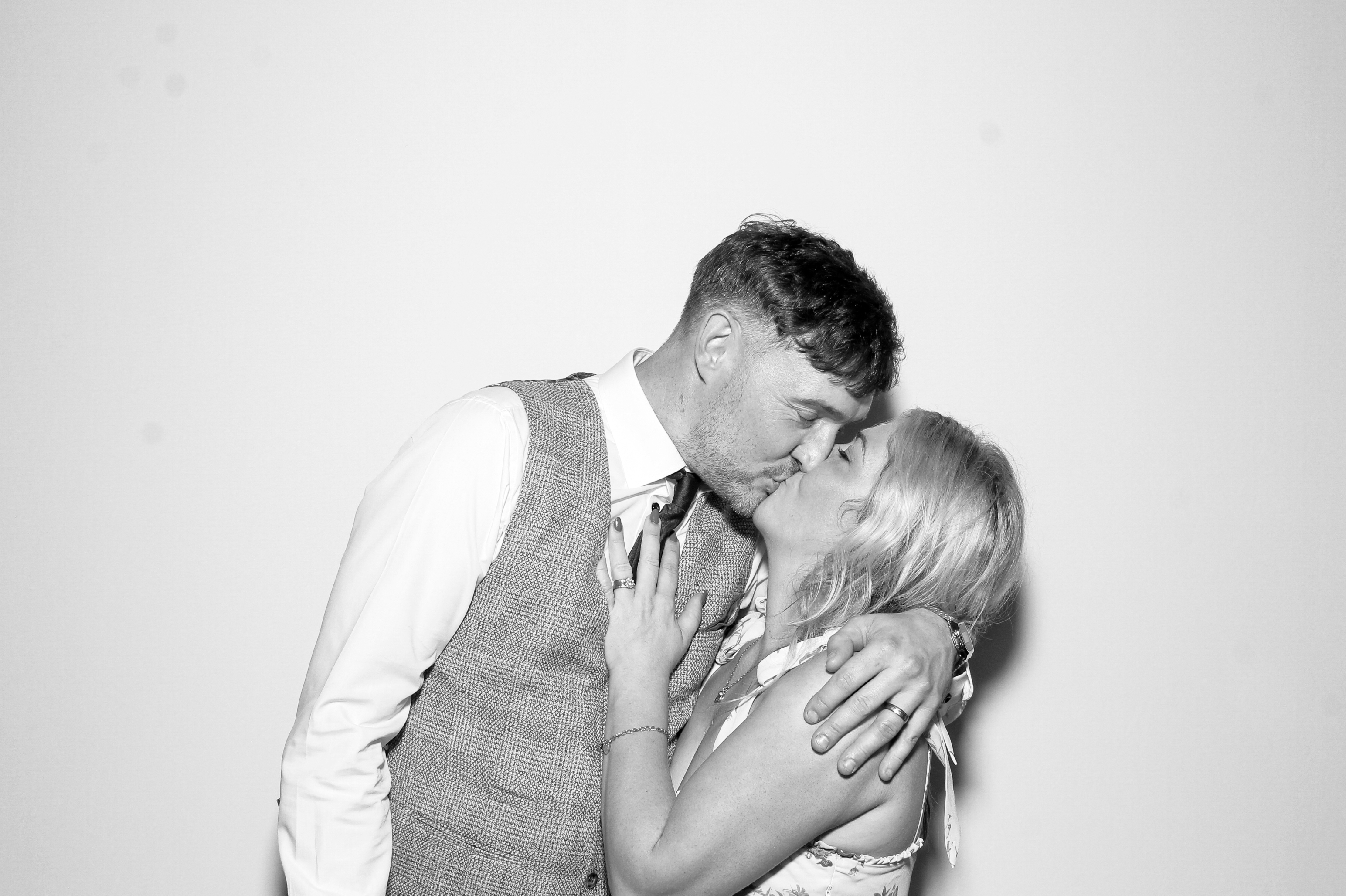 Sarah & Danny | View more photos from the event at gallery.snapmagic.ie/u/SnapMagic/Sarah-Danny