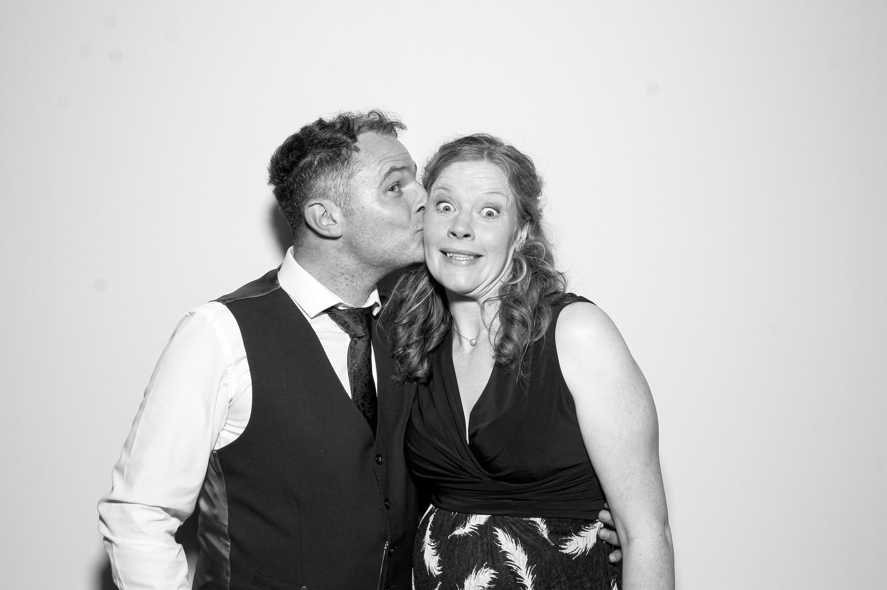 Sarah & Danny | View more photos from the event at gallery.snapmagic.ie/u/SnapMagic/Sarah-Danny