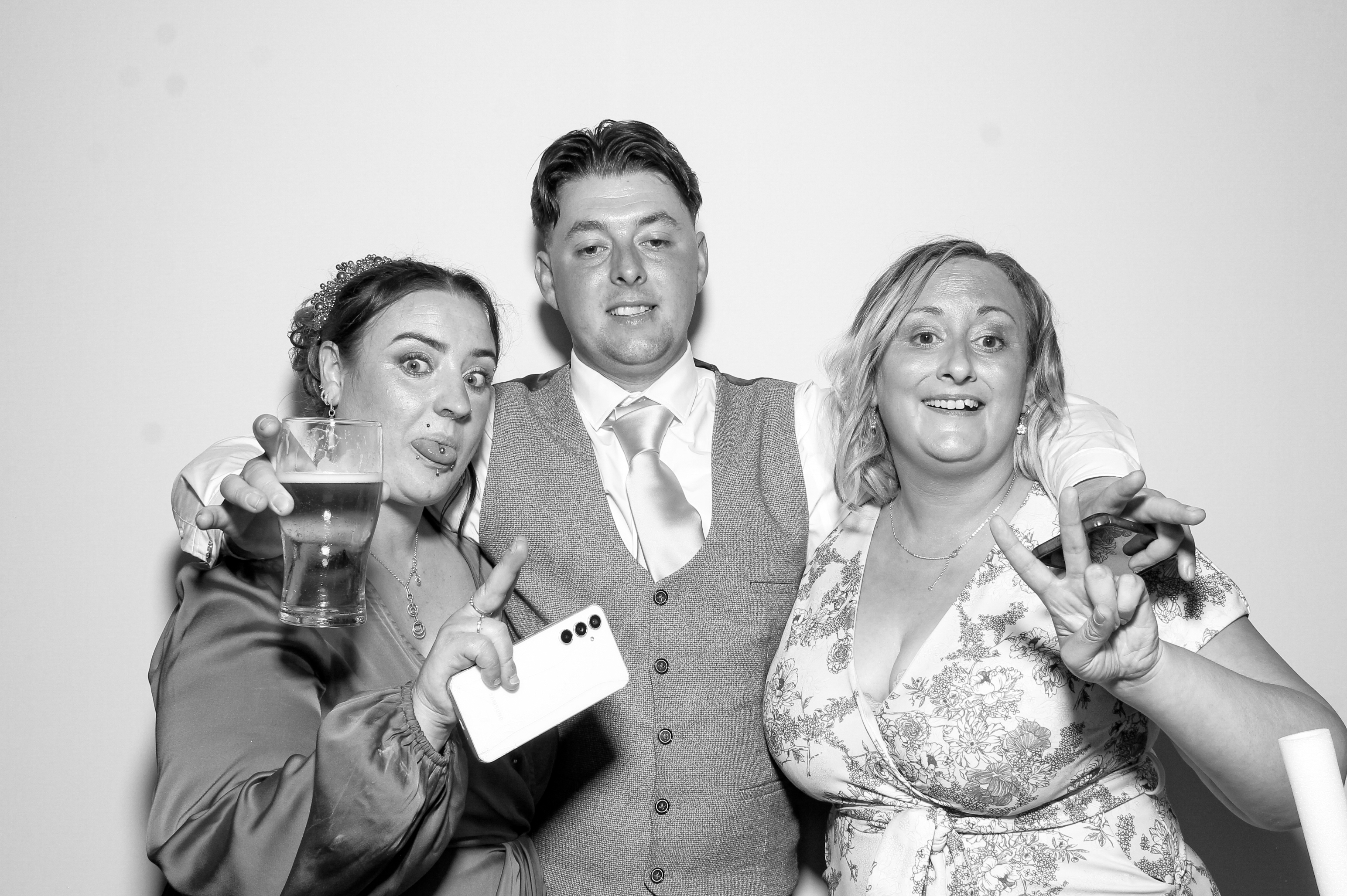 Sarah & Danny | View more photos from the event at gallery.snapmagic.ie/u/SnapMagic/Sarah-Danny