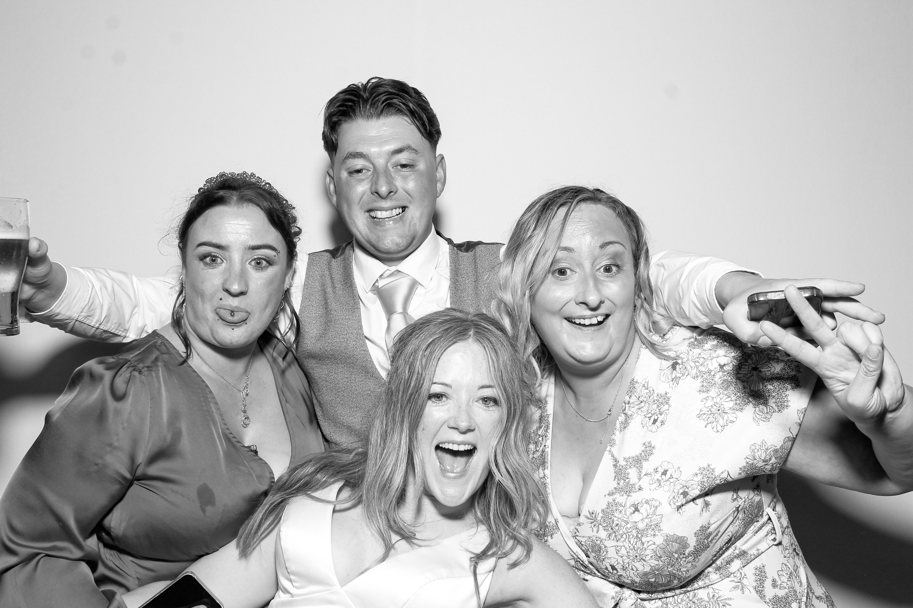 Sarah & Danny | View more photos from the event at gallery.snapmagic.ie/u/SnapMagic/Sarah-Danny