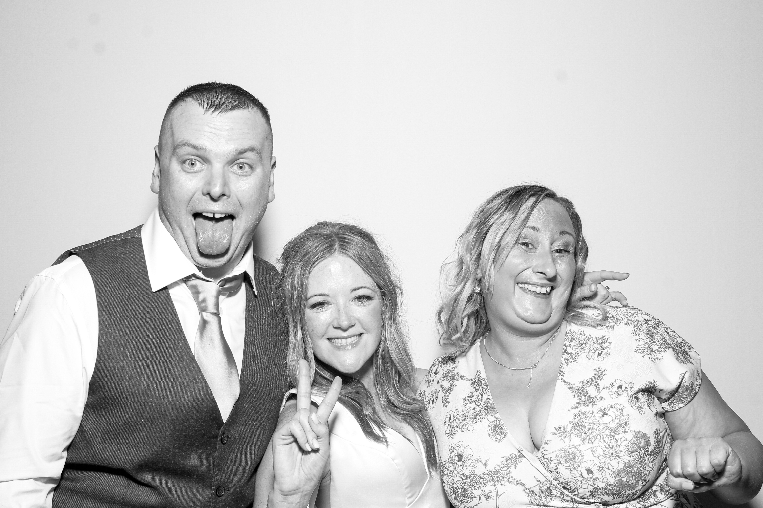 Sarah & Danny | View more photos from the event at gallery.snapmagic.ie/u/SnapMagic/Sarah-Danny