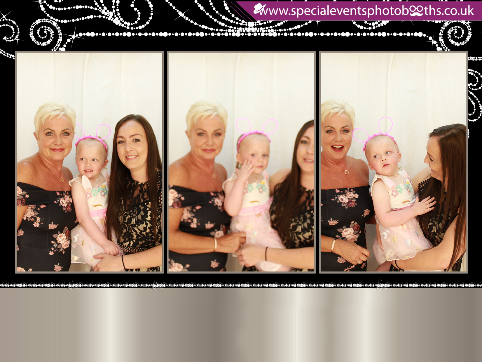Linda's 70th Birthday | View more photos from the event at my.specialeventsphotobooths.co.uk/u/SpecialEventsPhotoBooths/Lindas-70th-Birthday