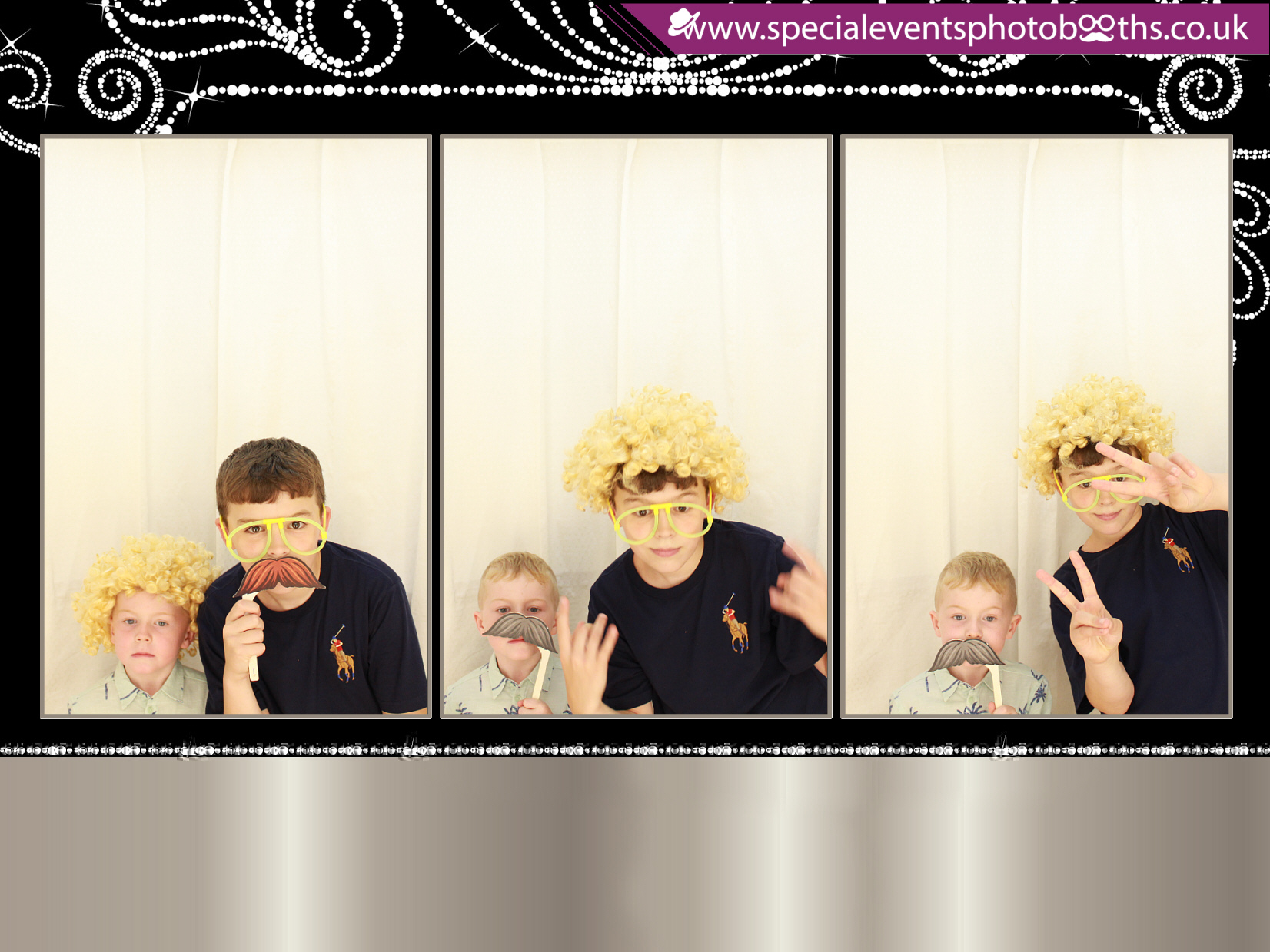 Linda's 70th Birthday | View more photos from the event at my.specialeventsphotobooths.co.uk/u/SpecialEventsPhotoBooths/Lindas-70th-Birthday
