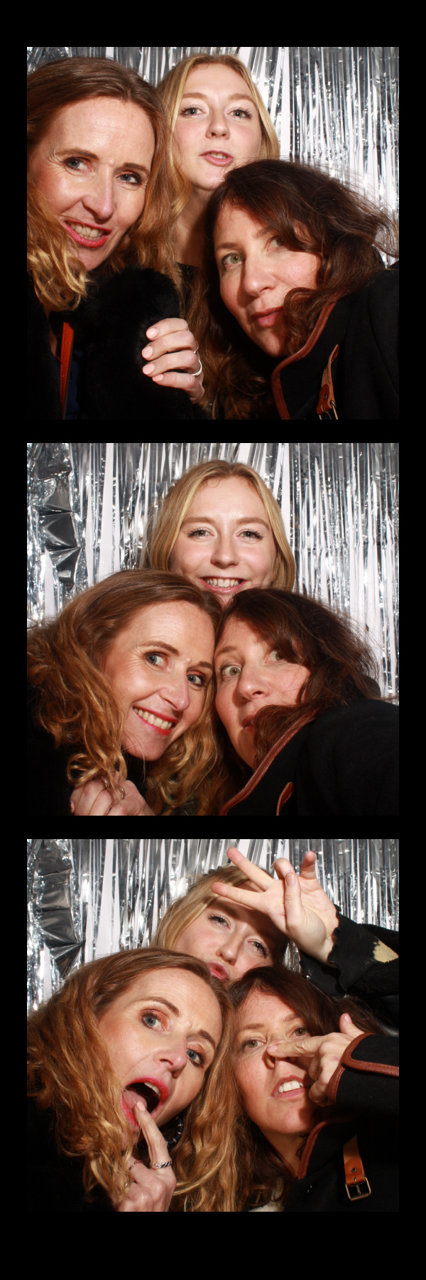 XL Christmas Party 2022 | View more photos from the event at gallery.thephotocabin.co.uk/u/ThePhotoCabin/XL-Christmas-Party-2022