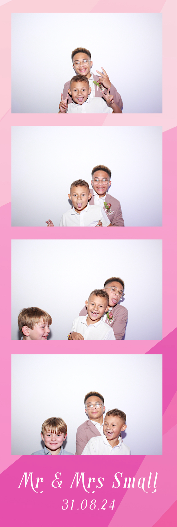 Mr & Mrs Small | View more photos from the event at gallery.thephotocabin.co.uk/u/ThePhotoCabin/Mr-Mrs-Small