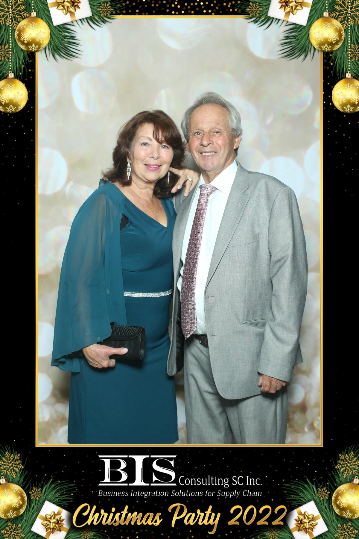 BIS Christmas Party | View more photos from the event at gallery.myselfiemirror.ca/u/romanmyselfiemirrorca/BIS-Christmas-Party