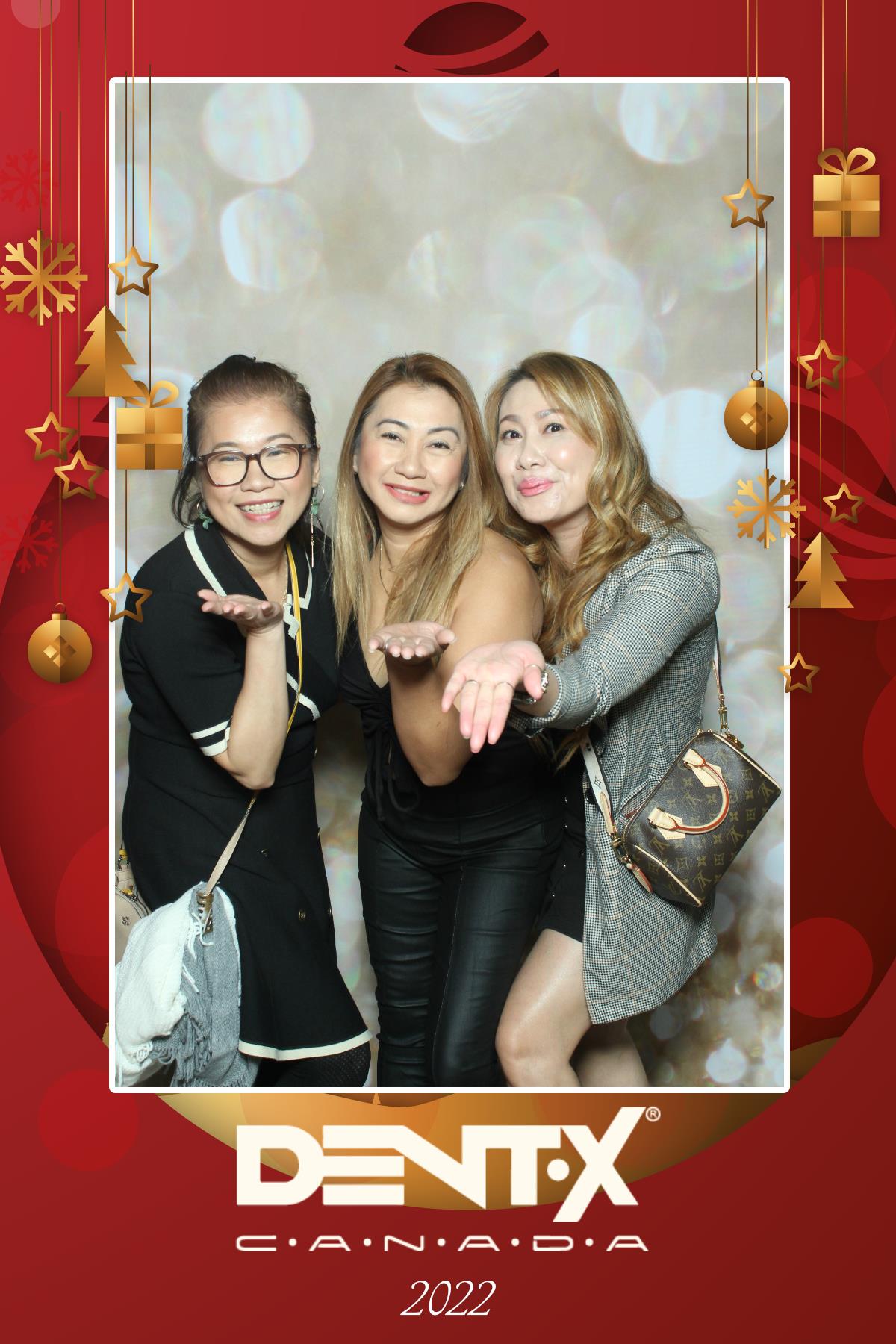 Dent-X Canada Christmas Party | View more photos from the event at gallery.myselfiemirror.ca/u/romanmyselfiemirrorca/Dent-X-Canada-Christmas-Party