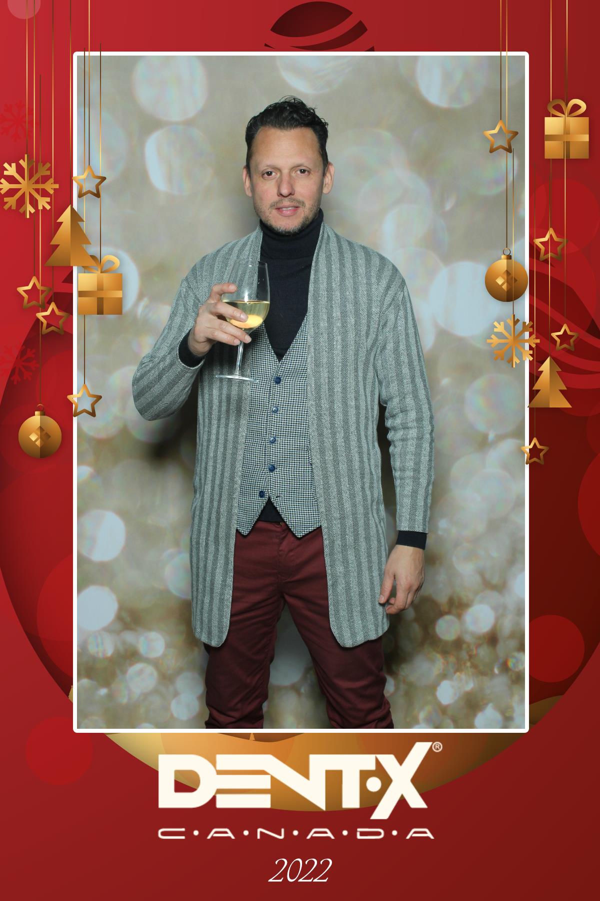 Dent-X Canada Christmas Party | View more photos from the event at gallery.myselfiemirror.ca/u/romanmyselfiemirrorca/Dent-X-Canada-Christmas-Party