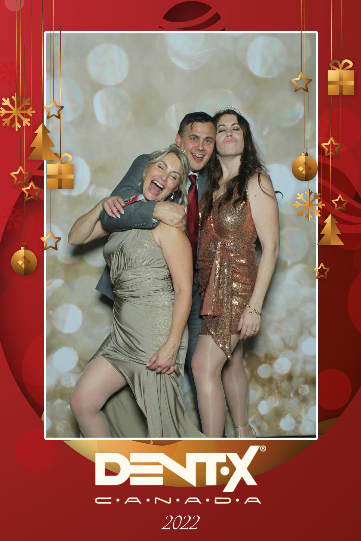 Dent-X Canada Christmas Party | View more photos from the event at gallery.myselfiemirror.ca/u/romanmyselfiemirrorca/Dent-X-Canada-Christmas-Party