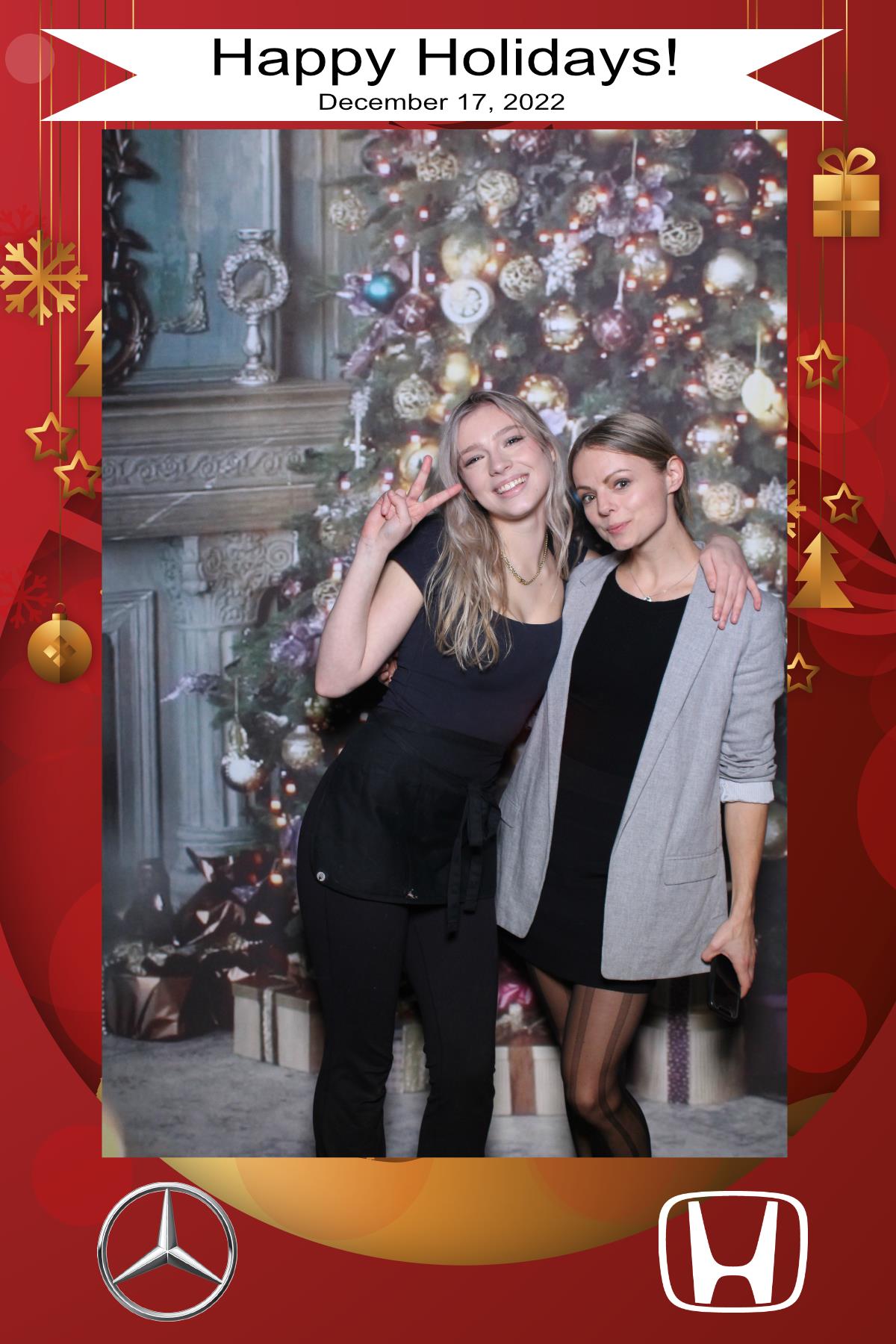 MB Burlington Christmas Party | View more photos from the event at gallery.myselfiemirror.ca/u/romanmyselfiemirrorca/MB-Burlington-Christmas-Party
