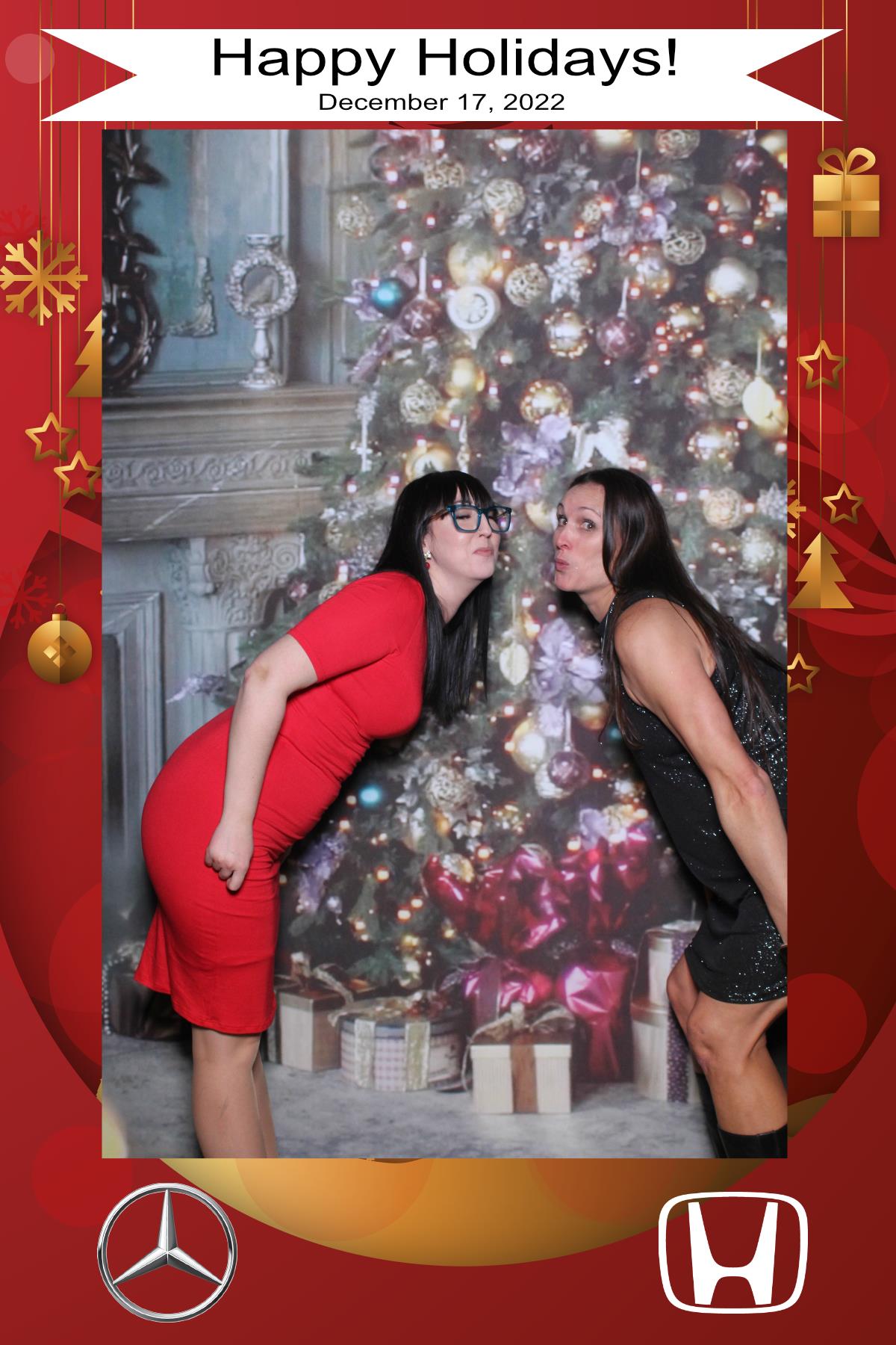 MB Burlington Christmas Party | View more photos from the event at gallery.myselfiemirror.ca/u/romanmyselfiemirrorca/MB-Burlington-Christmas-Party