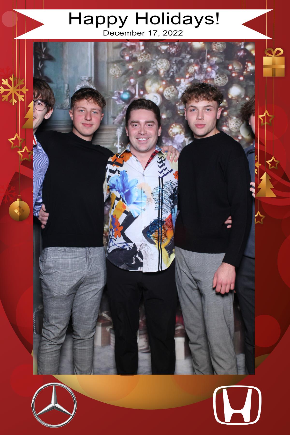 MB Burlington Christmas Party | View more photos from the event at gallery.myselfiemirror.ca/u/romanmyselfiemirrorca/MB-Burlington-Christmas-Party