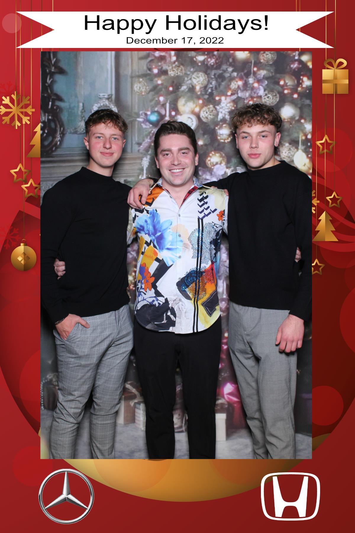 MB Burlington Christmas Party | View more photos from the event at gallery.myselfiemirror.ca/u/romanmyselfiemirrorca/MB-Burlington-Christmas-Party