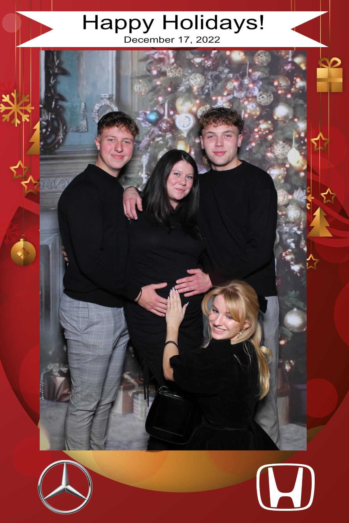 MB Burlington Christmas Party | View more photos from the event at gallery.myselfiemirror.ca/u/romanmyselfiemirrorca/MB-Burlington-Christmas-Party