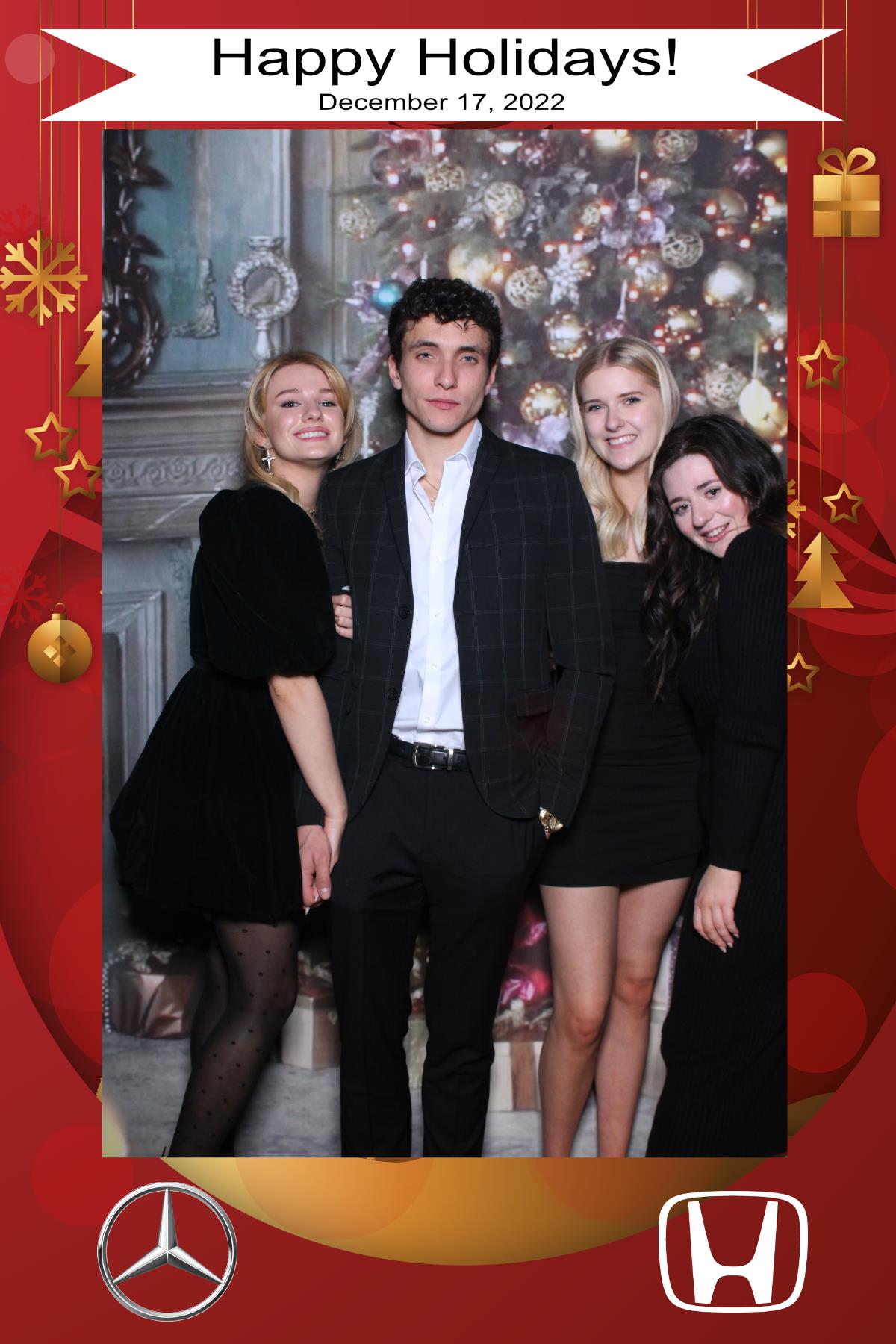MB Burlington Christmas Party | View more photos from the event at gallery.myselfiemirror.ca/u/romanmyselfiemirrorca/MB-Burlington-Christmas-Party