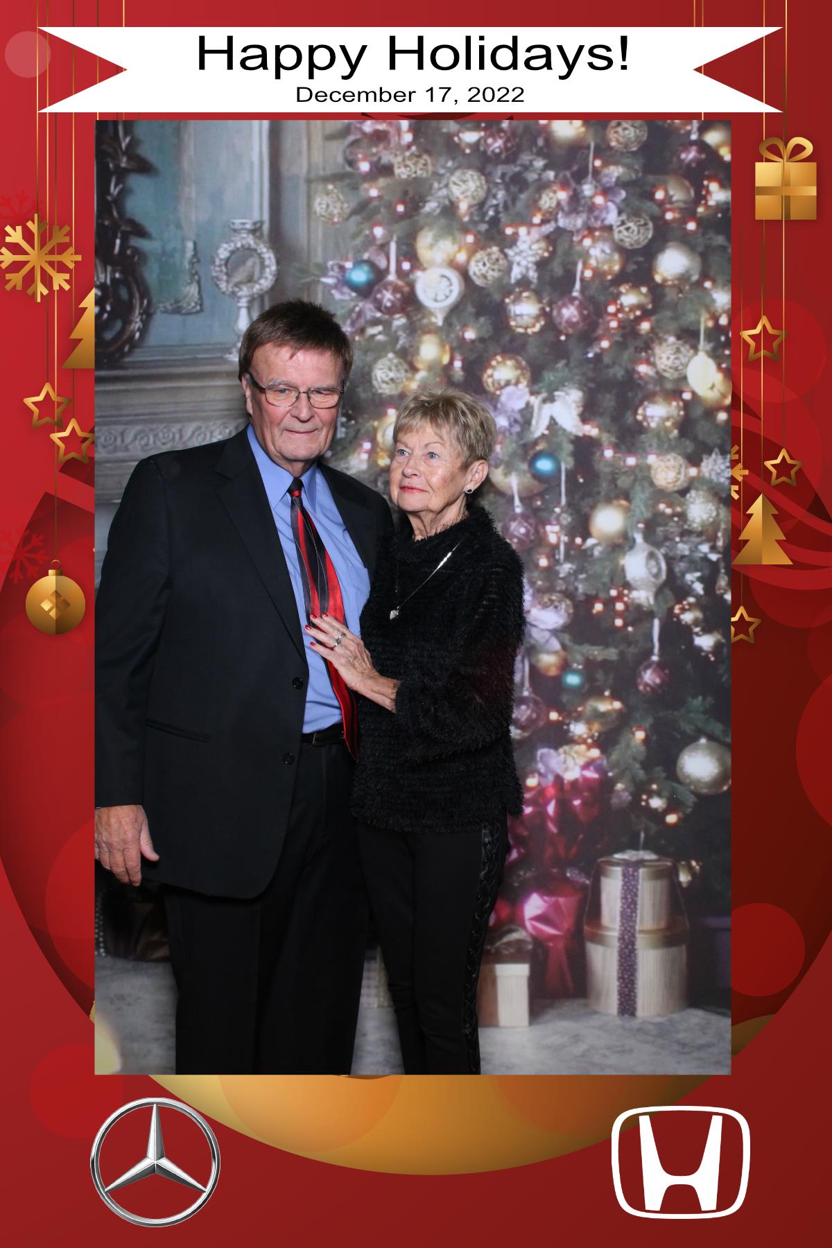 MB Burlington Christmas Party | View more photos from the event at gallery.myselfiemirror.ca/u/romanmyselfiemirrorca/MB-Burlington-Christmas-Party