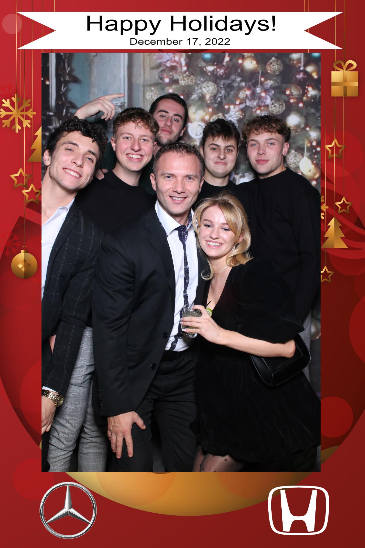 MB Burlington Christmas Party | View more photos from the event at gallery.myselfiemirror.ca/u/romanmyselfiemirrorca/MB-Burlington-Christmas-Party