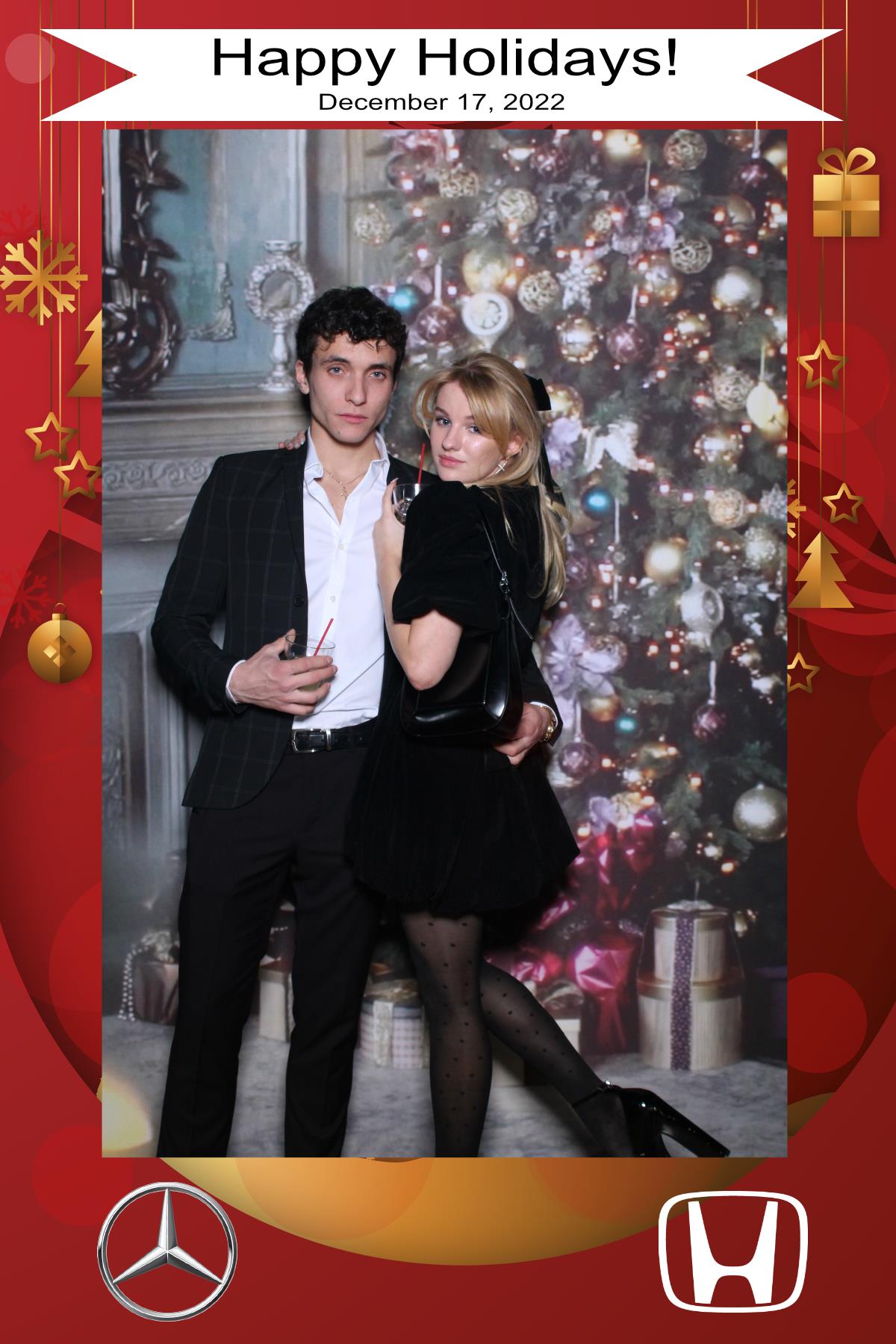 MB Burlington Christmas Party | View more photos from the event at gallery.myselfiemirror.ca/u/romanmyselfiemirrorca/MB-Burlington-Christmas-Party