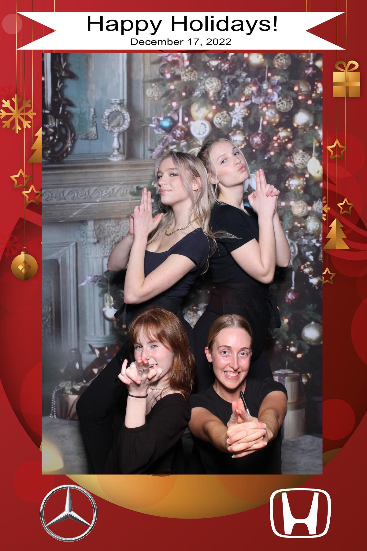MB Burlington Christmas Party | View more photos from the event at gallery.myselfiemirror.ca/u/romanmyselfiemirrorca/MB-Burlington-Christmas-Party