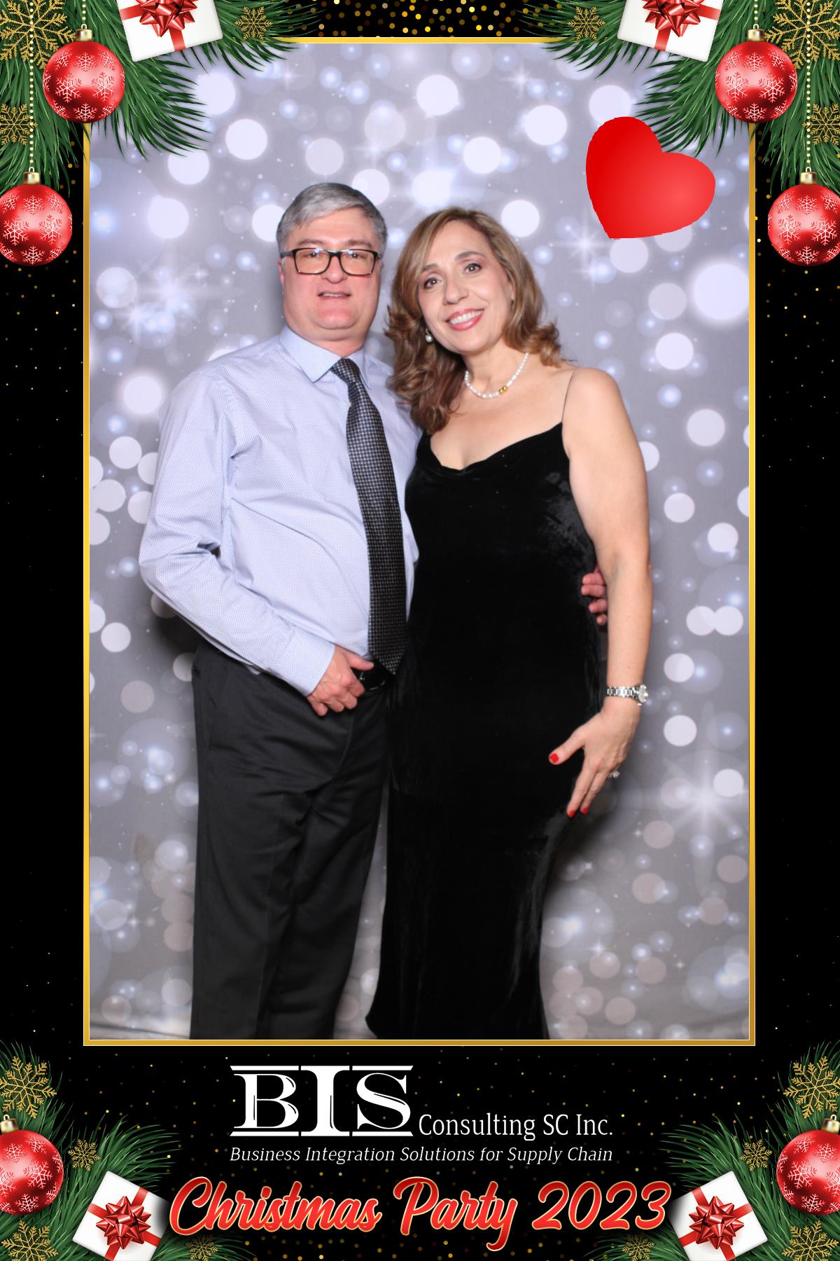 BIS Christmas 2023  | View more photos from the event at gallery.myselfiemirror.ca/u/romanmyselfiemirrorca/BIS-Christmas-2023