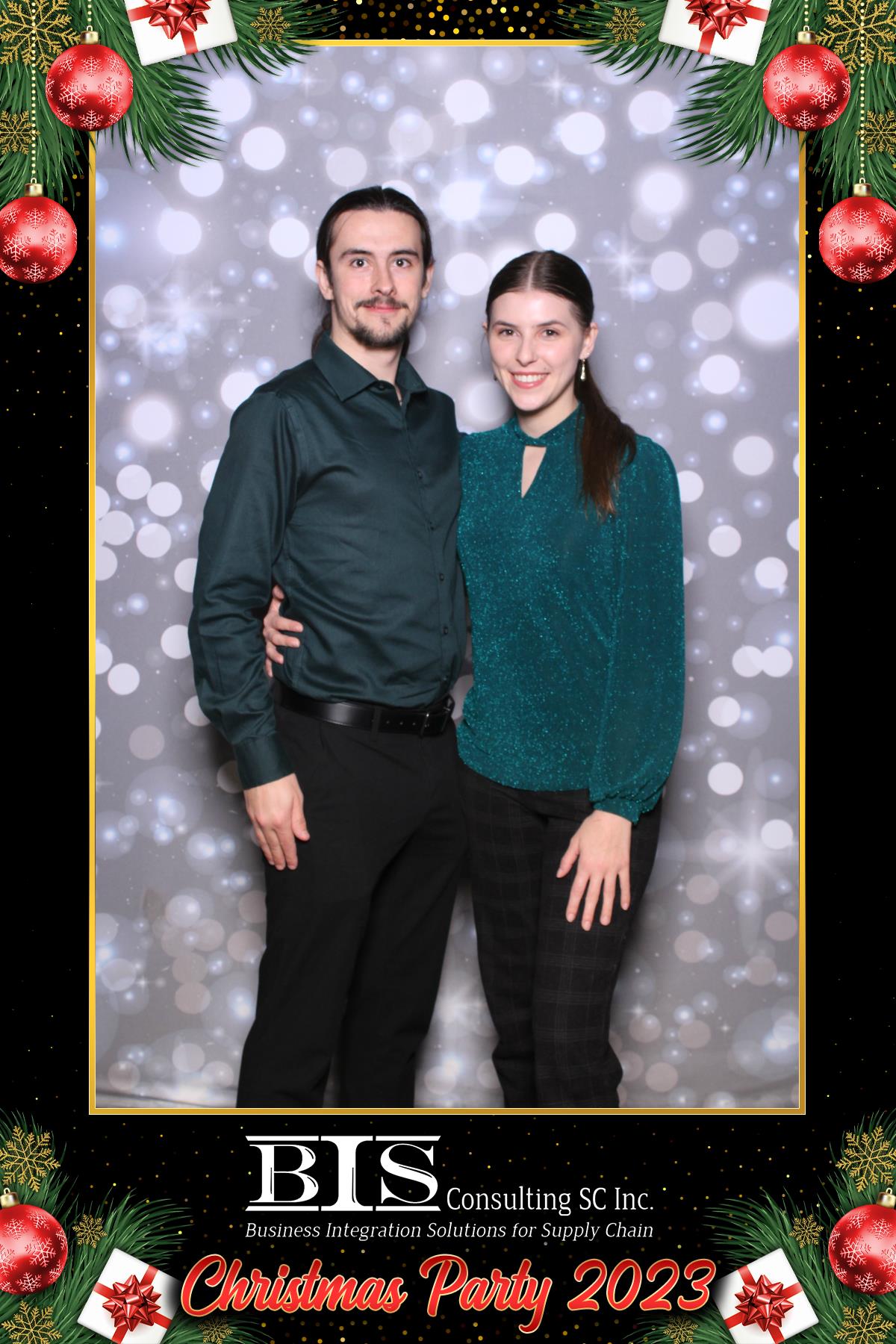 BIS Christmas 2023  | View more photos from the event at gallery.myselfiemirror.ca/u/romanmyselfiemirrorca/BIS-Christmas-2023