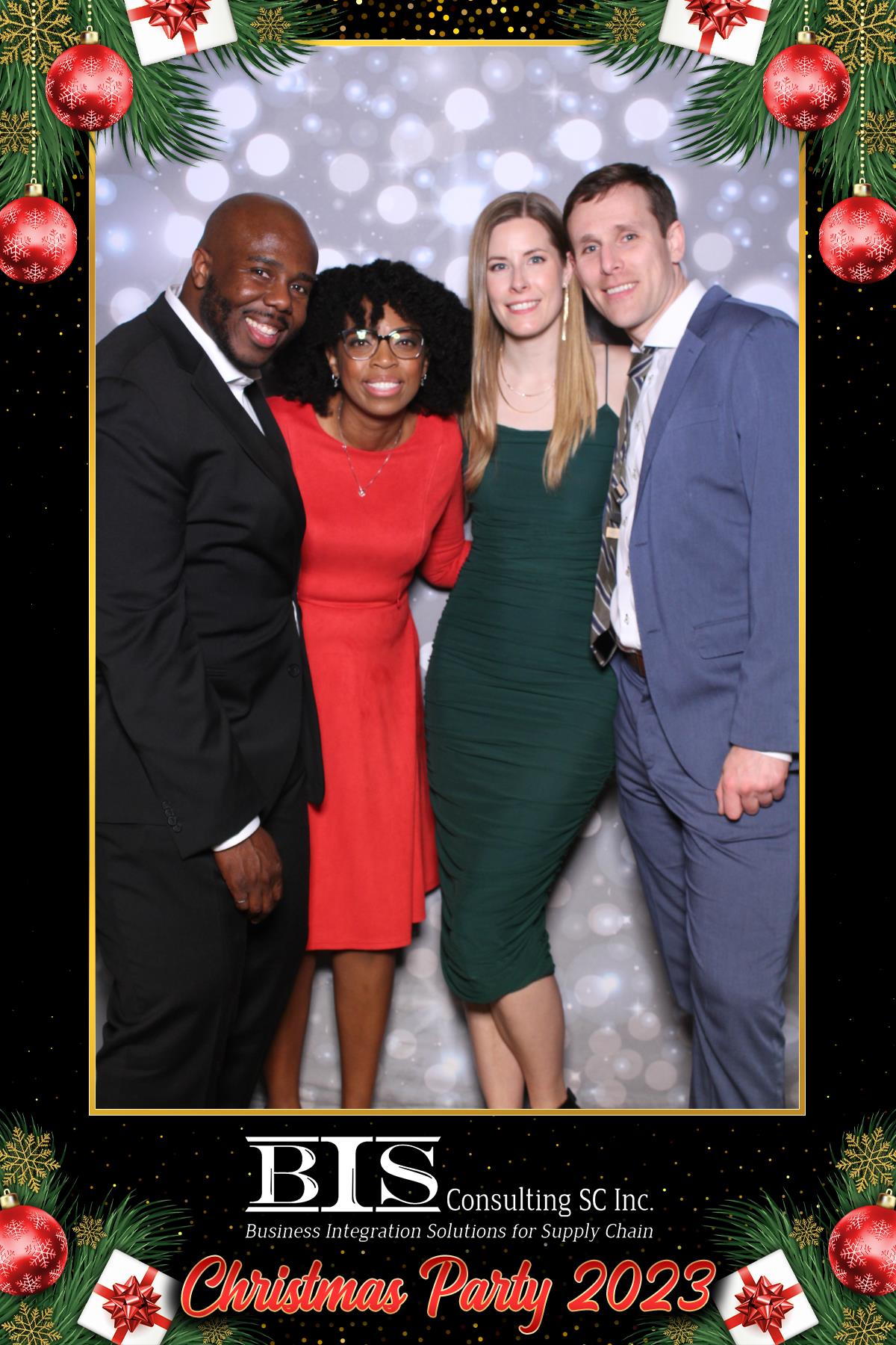 BIS Christmas 2023  | View more photos from the event at gallery.myselfiemirror.ca/u/romanmyselfiemirrorca/BIS-Christmas-2023