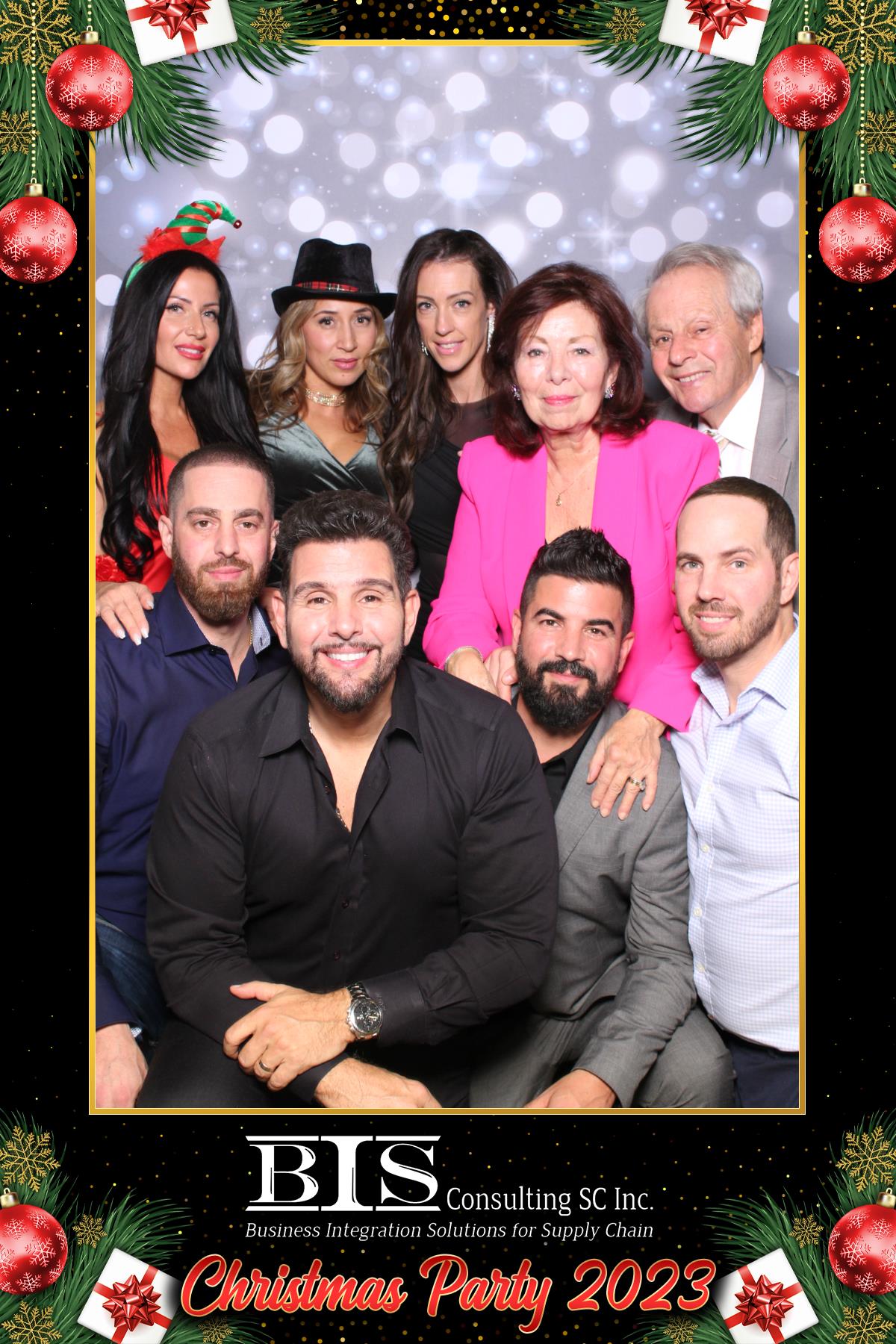 BIS Christmas 2023  | View more photos from the event at gallery.myselfiemirror.ca/u/romanmyselfiemirrorca/BIS-Christmas-2023