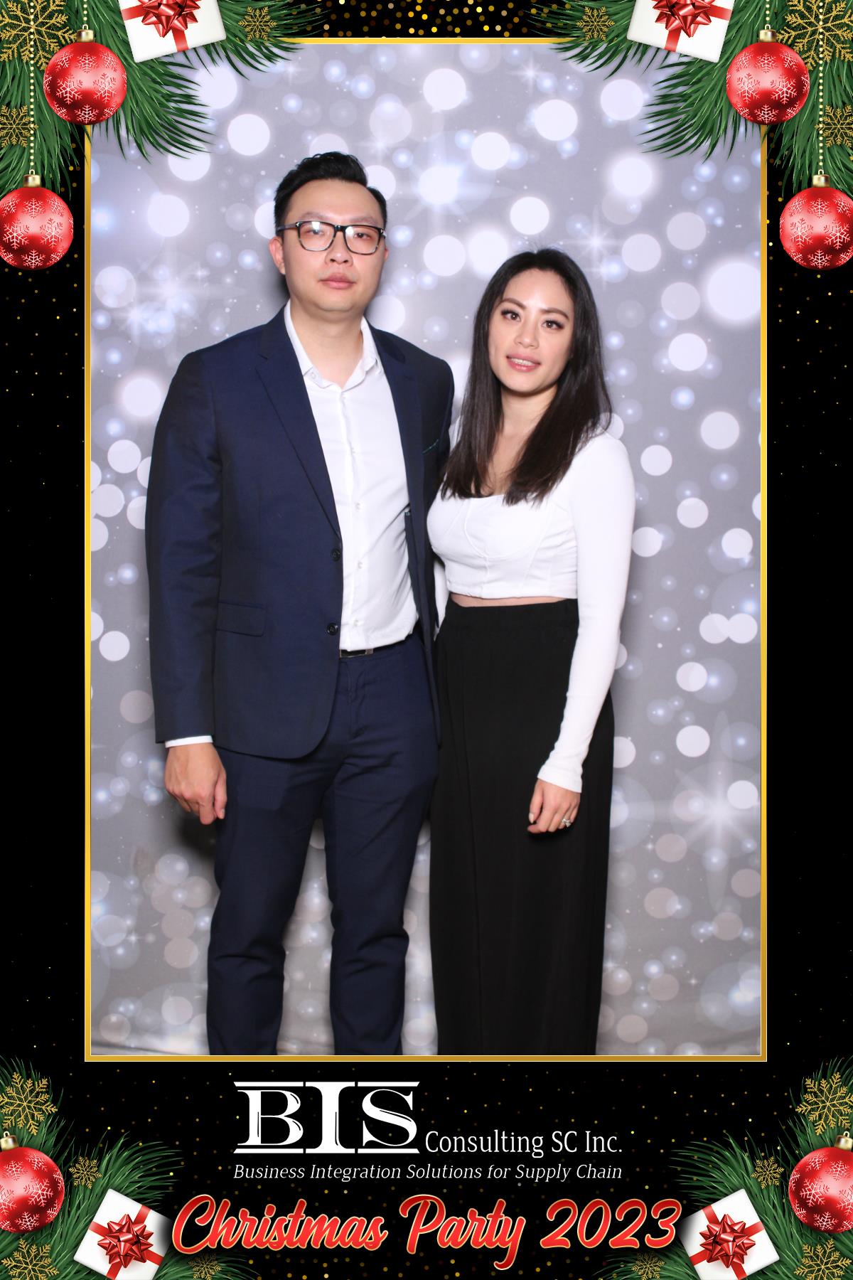 BIS Christmas 2023  | View more photos from the event at gallery.myselfiemirror.ca/u/romanmyselfiemirrorca/BIS-Christmas-2023