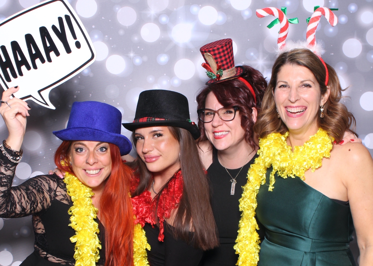 Brampton Brick Limited Holiday Party | View more photos from the event at gallery.myselfiemirror.ca/u/romanmyselfiemirrorca/Brampton-Brick-Limited-Holiday-Party