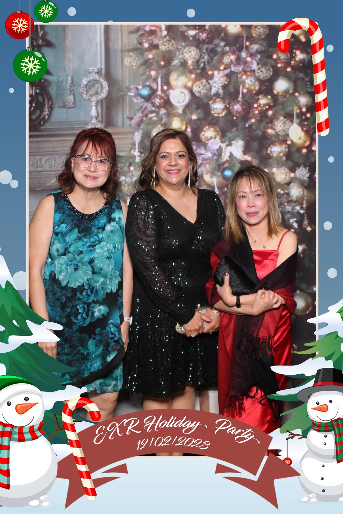 EXR Holiday Party  | View more photos from the event at gallery.myselfiemirror.ca/u/romanmyselfiemirrorca/EXR-Holiday-Party