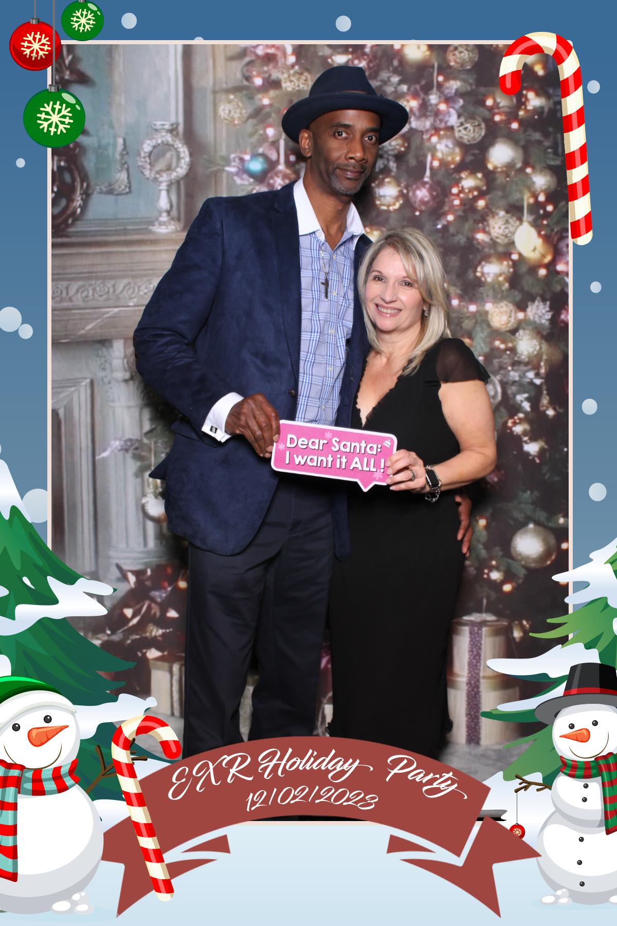 EXR Holiday Party  | View more photos from the event at gallery.myselfiemirror.ca/u/romanmyselfiemirrorca/EXR-Holiday-Party