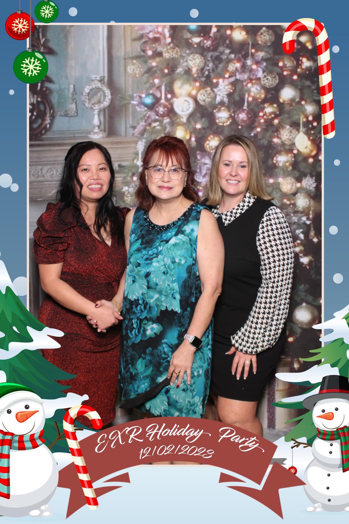 EXR Holiday Party  | View more photos from the event at gallery.myselfiemirror.ca/u/romanmyselfiemirrorca/EXR-Holiday-Party