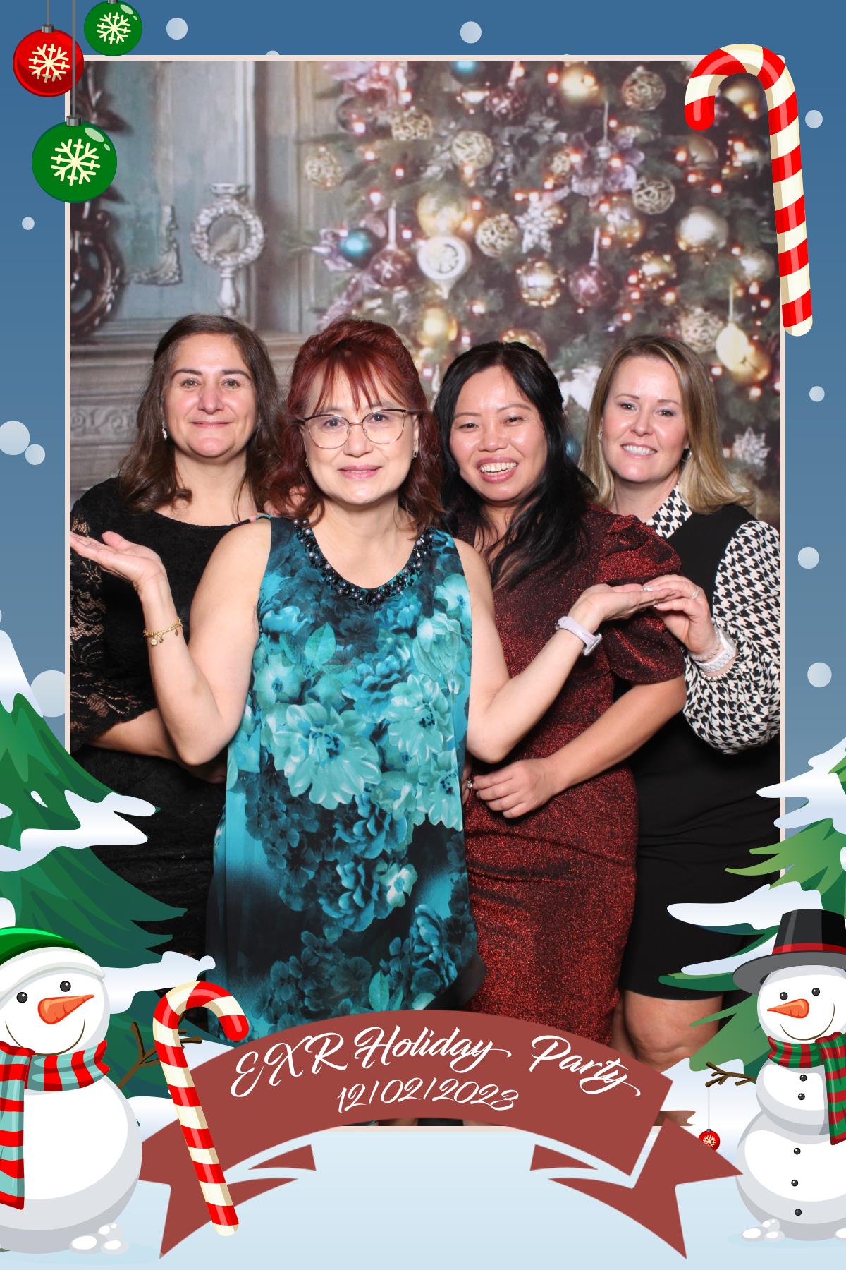 EXR Holiday Party  | View more photos from the event at gallery.myselfiemirror.ca/u/romanmyselfiemirrorca/EXR-Holiday-Party