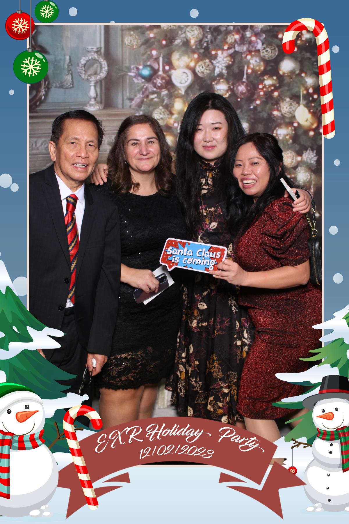 EXR Holiday Party  | View more photos from the event at gallery.myselfiemirror.ca/u/romanmyselfiemirrorca/EXR-Holiday-Party