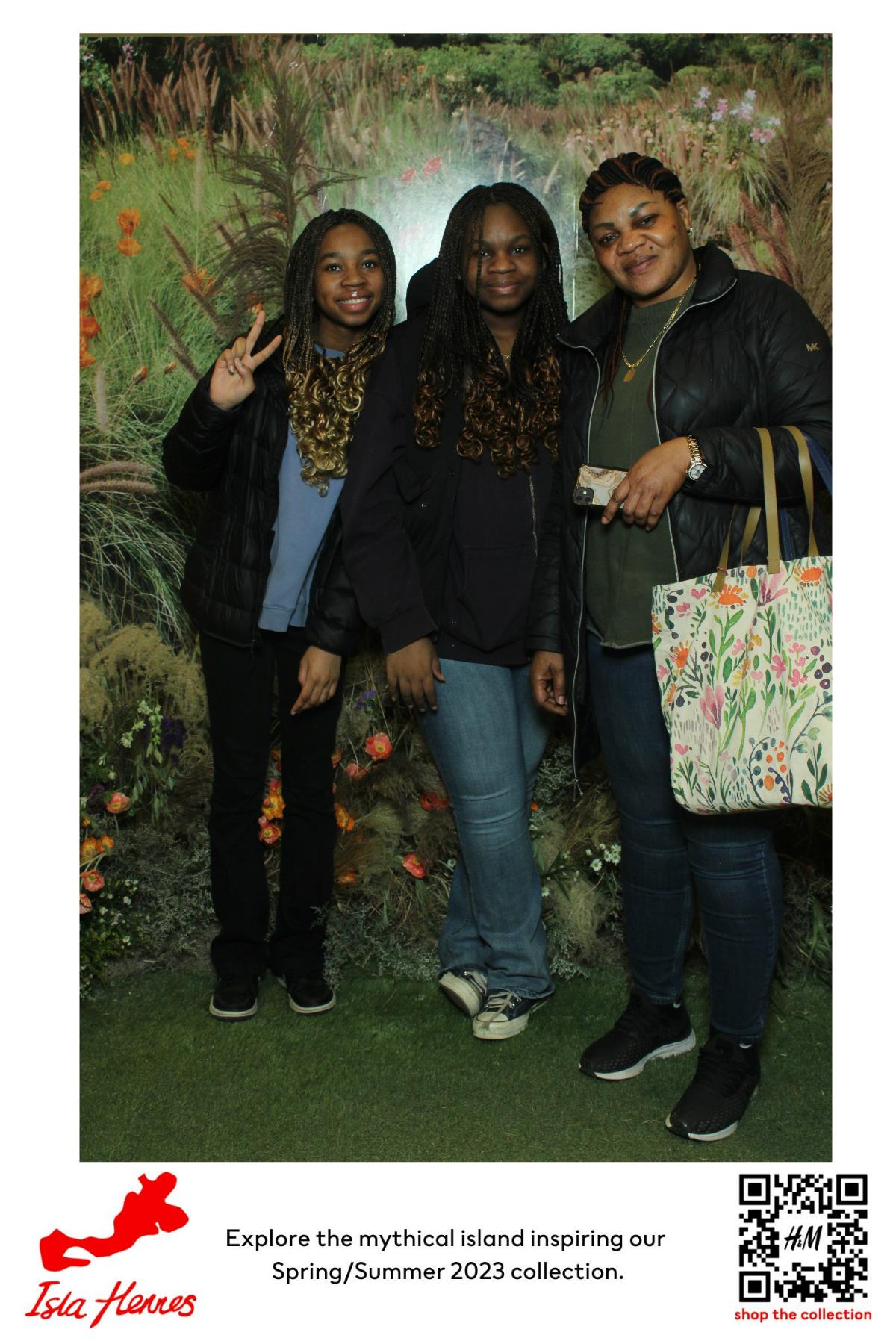 H&M Isla Hennes Collection Launch | View more photos from the event at gallery.myselfiemirror.ca/u/romanmyselfiemirrorca/HM-Isla-Hennes-Collection-Launch