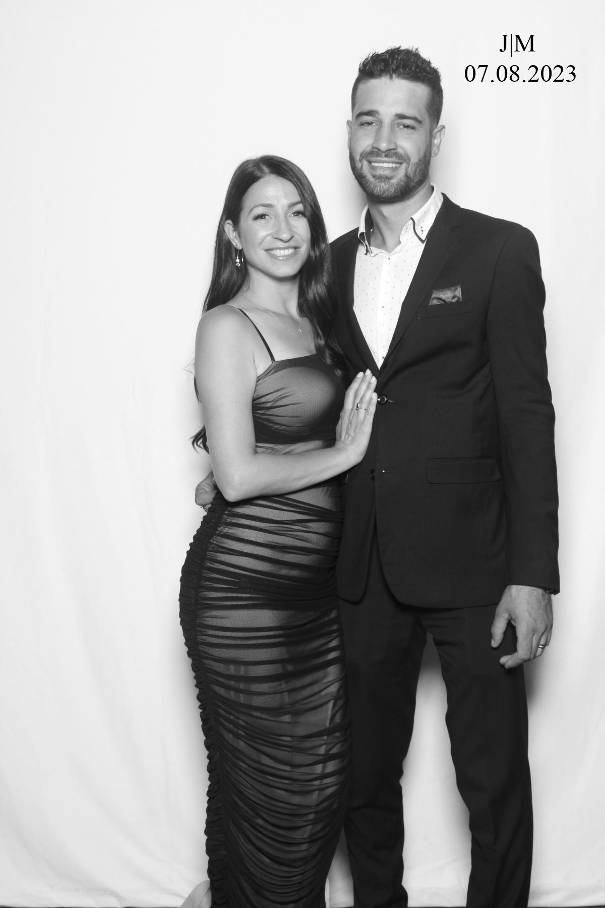 Jessica & Mark  | View more photos from the event at gallery.myselfiemirror.ca/u/romanmyselfiemirrorca/Jessica-Mark