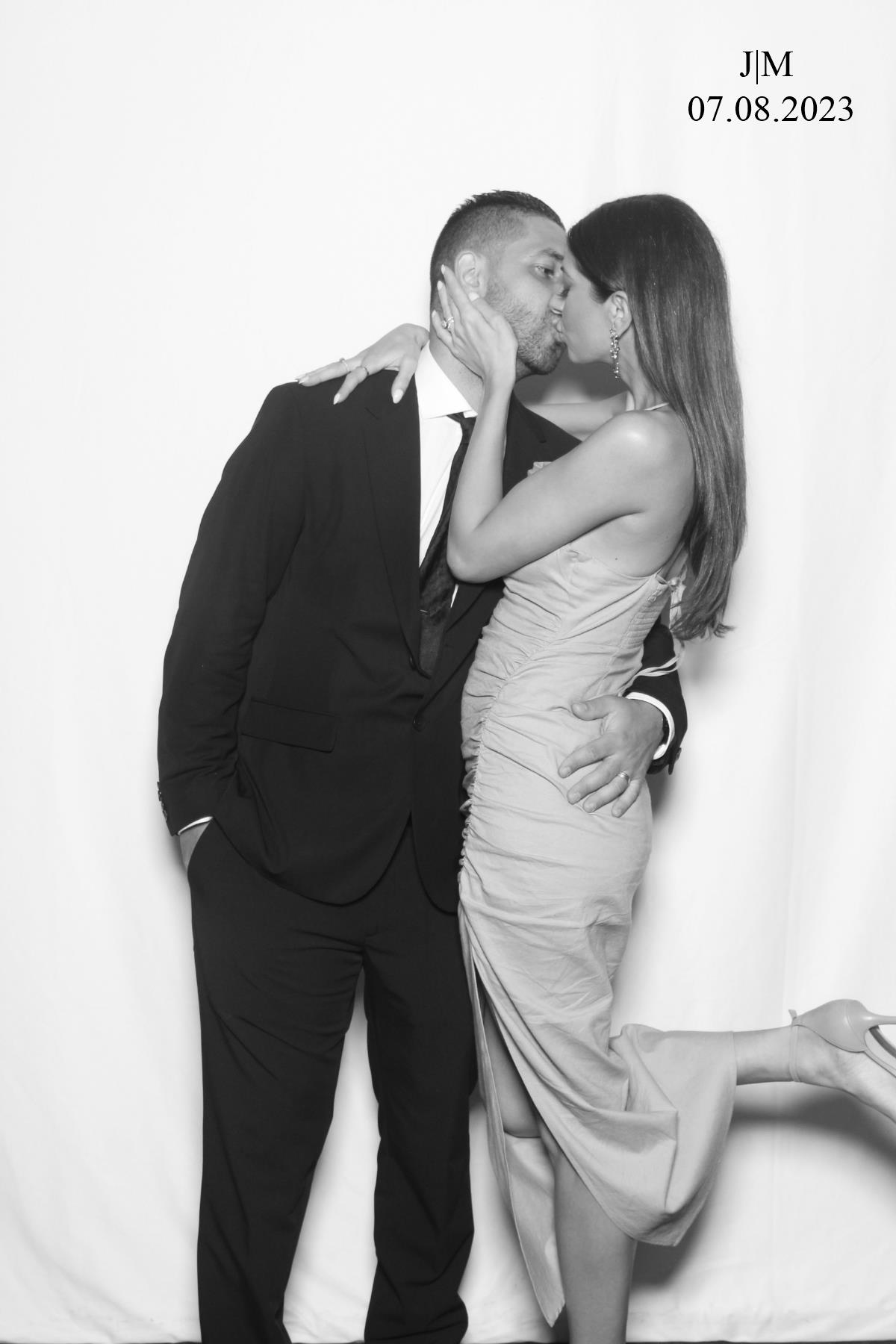 Jessica & Mark  | View more photos from the event at gallery.myselfiemirror.ca/u/romanmyselfiemirrorca/Jessica-Mark
