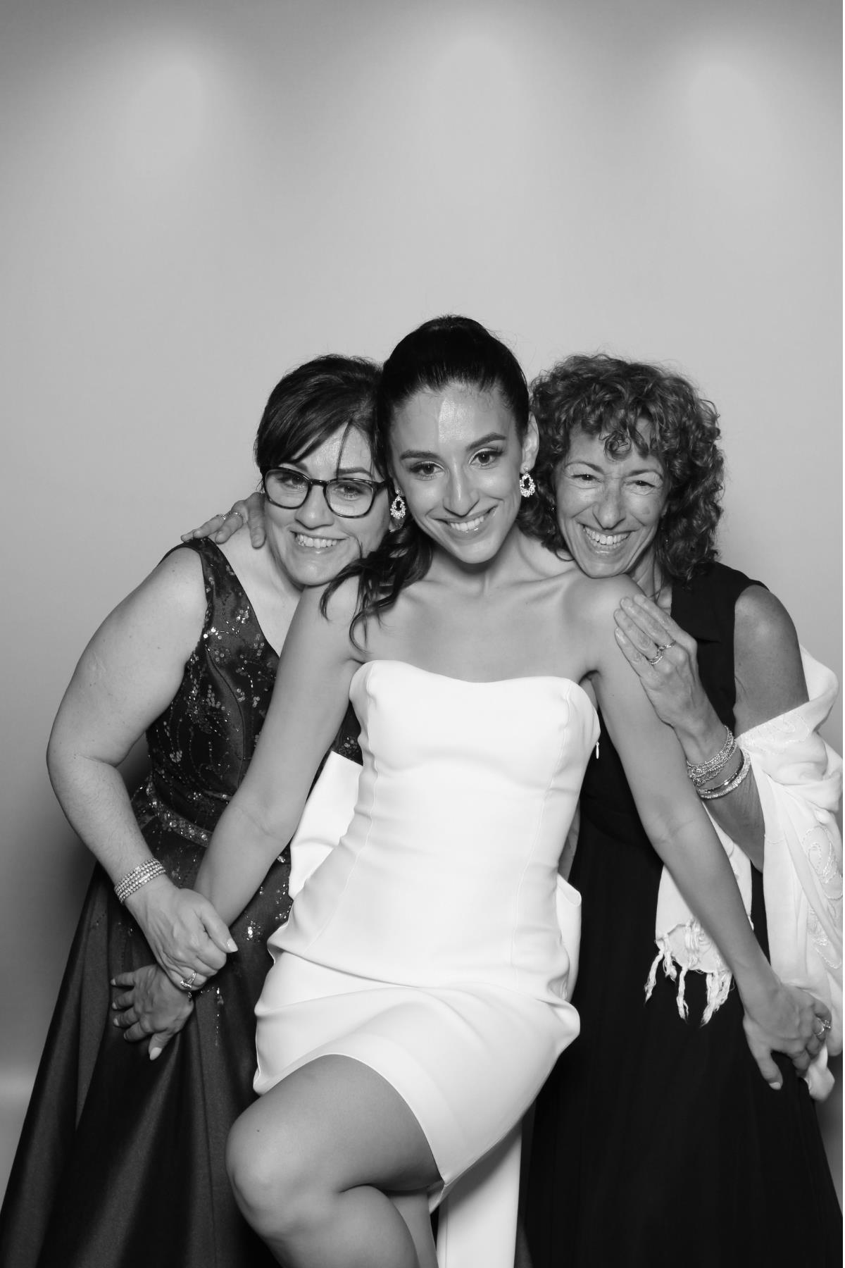 Kenzie & Nishant | View more photos from the event at gallery.myselfiemirror.ca/u/romanmyselfiemirrorca/Kenzie-Nishant