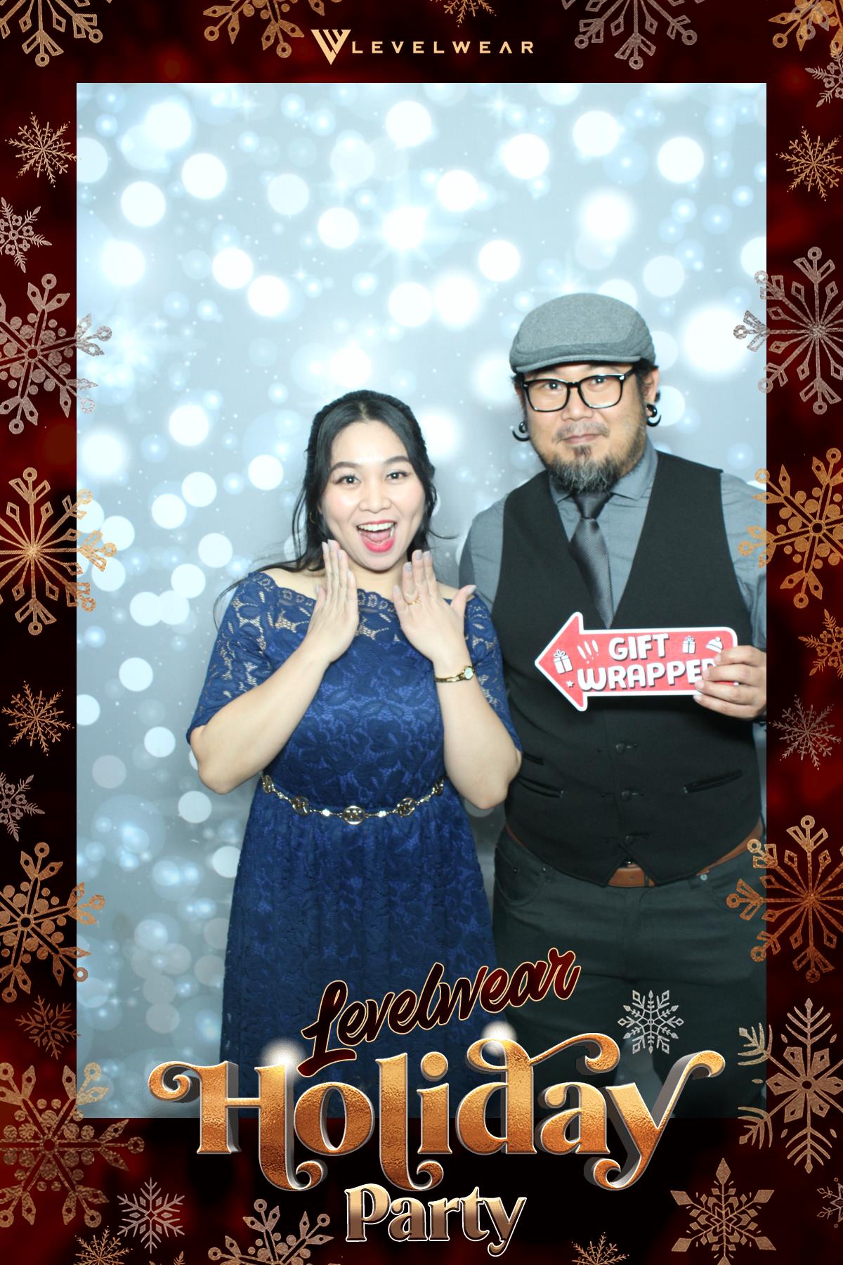 Levelwear Holiday Party | View more photos from the event at gallery.myselfiemirror.ca/u/romanmyselfiemirrorca/Levelwear-Holiday-Party