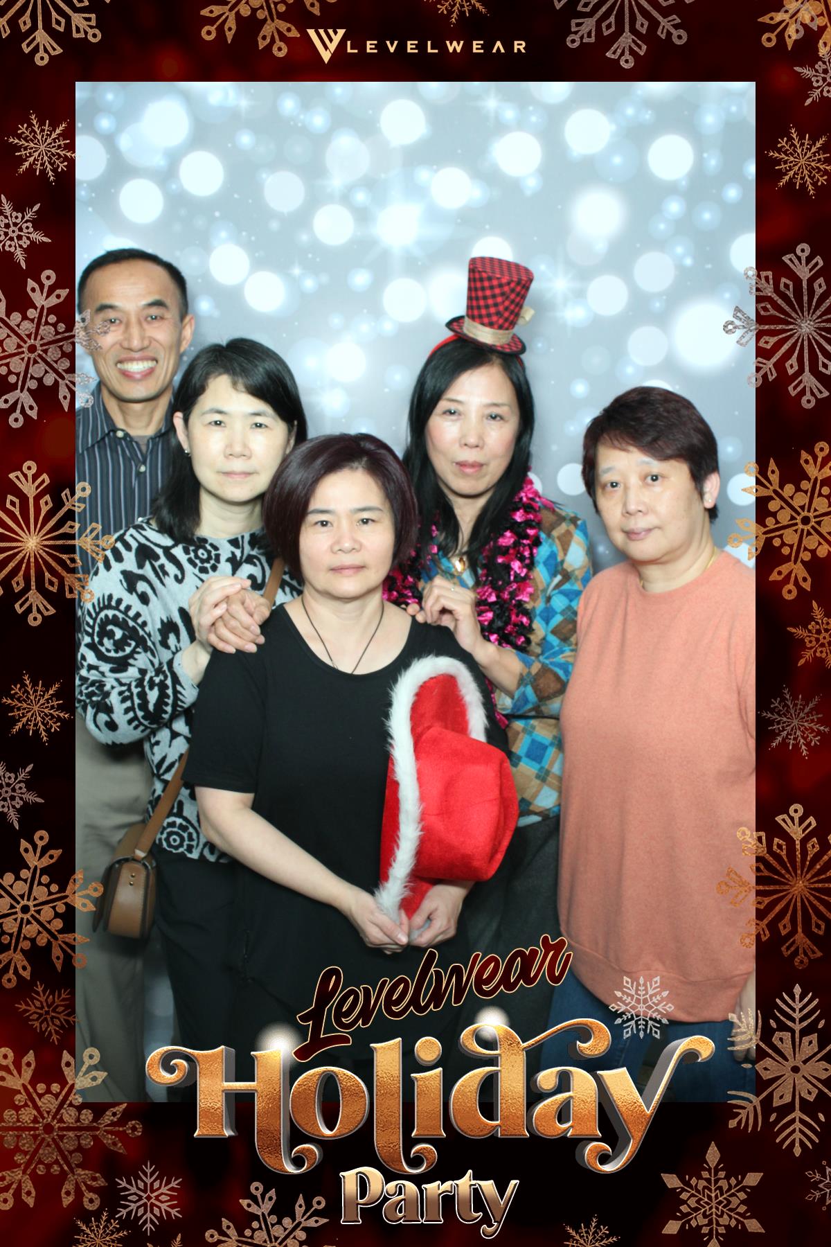 Levelwear Holiday Party | View more photos from the event at gallery.myselfiemirror.ca/u/romanmyselfiemirrorca/Levelwear-Holiday-Party
